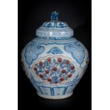 Arte Cinese A large jar with coverChina, Qing, 19th century.