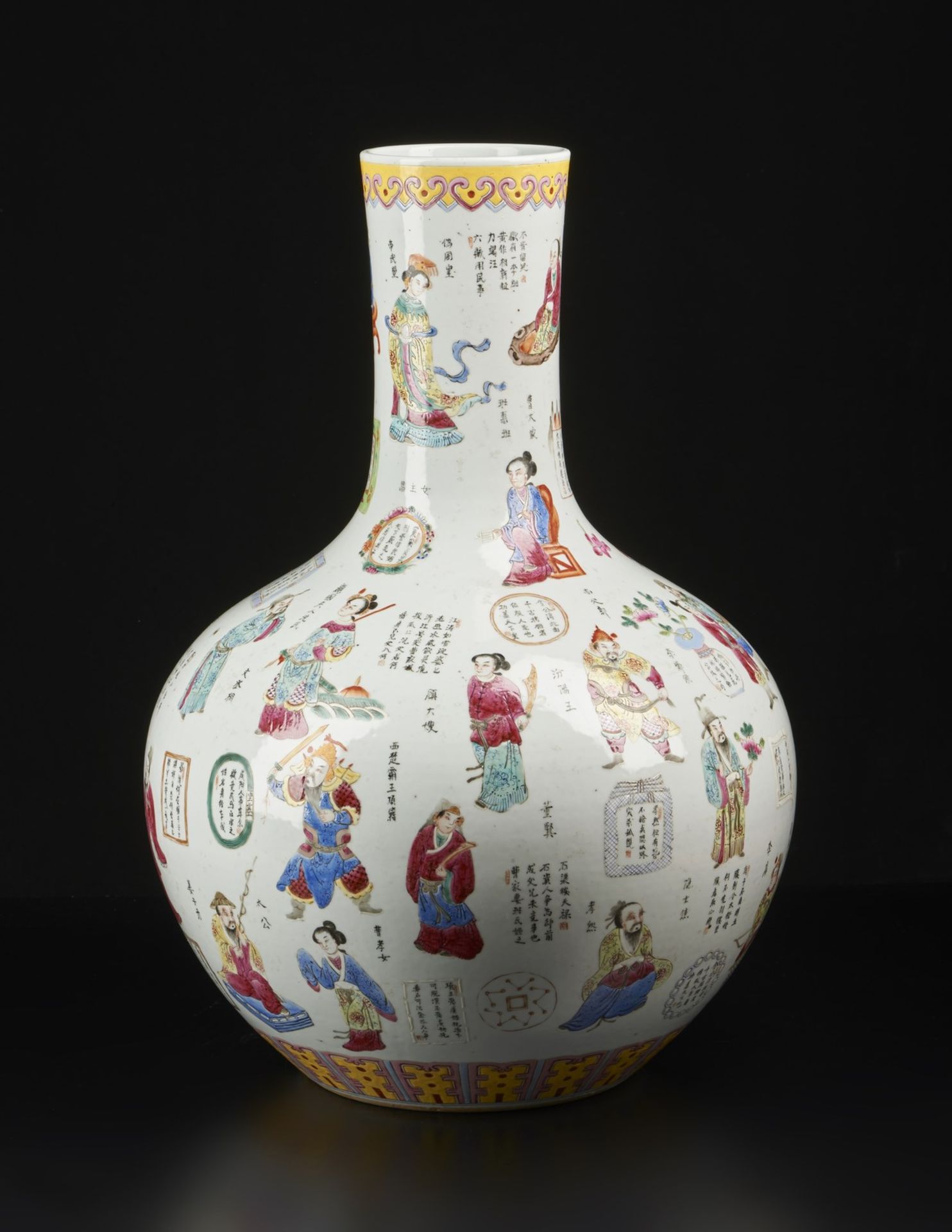 Arte Cinese A large tianchuping porcelain vase painted with characters and long inscriptionsChina, - Image 3 of 5