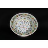 Arte Cinese A large pottery basin painted with flowers and butterflies, bearing a Tongzhi six chara