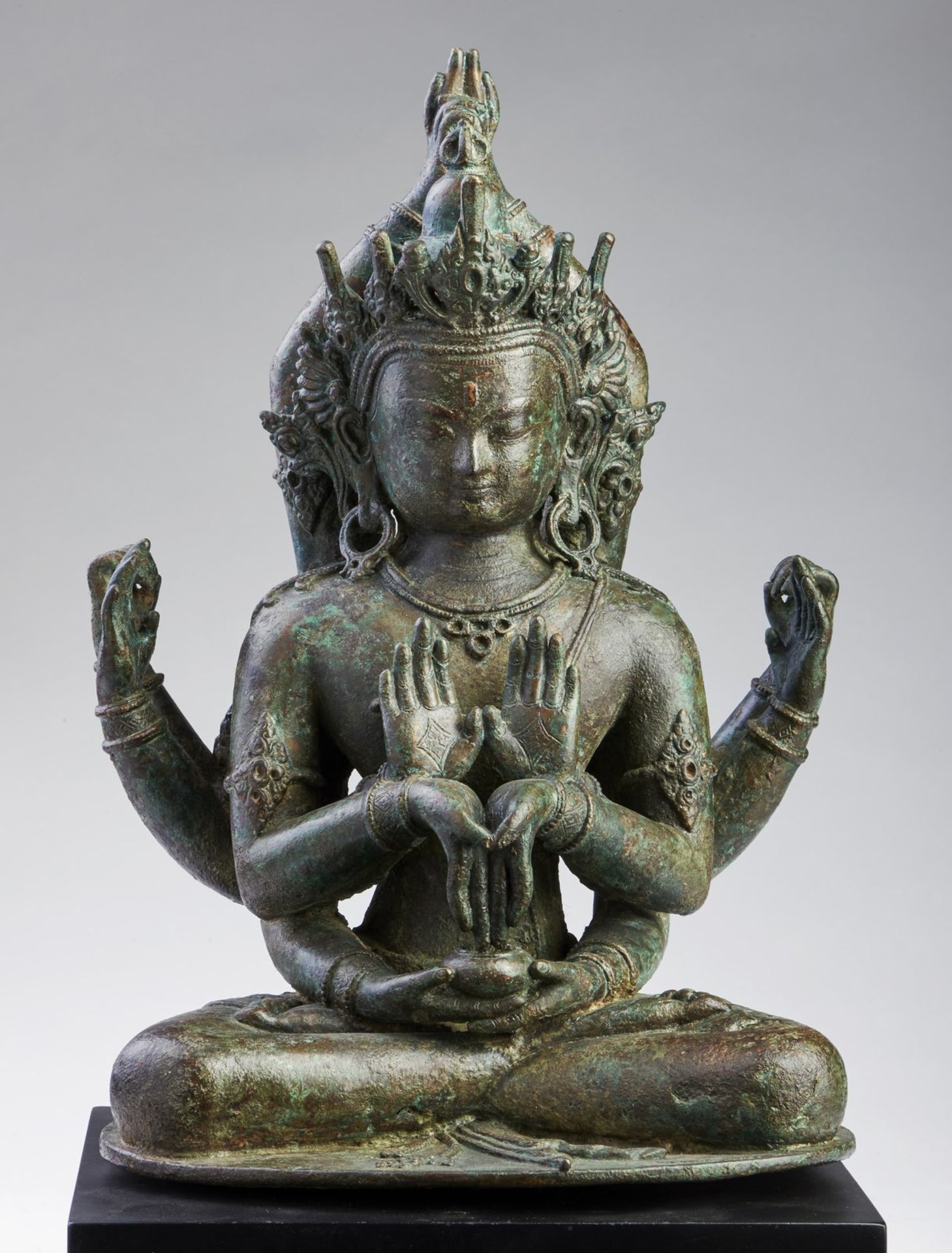 Arte Himalayana A rare large bronze figure of Manjushri NamasangitiNepal, 16th-17th century . - Bild 7 aus 10