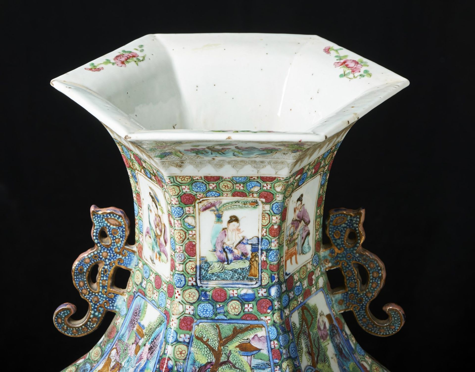 Arte Cinese A large hexagonal shaped Canton porcelain vase China, Qing dynasty, half 19th century . - Bild 5 aus 6