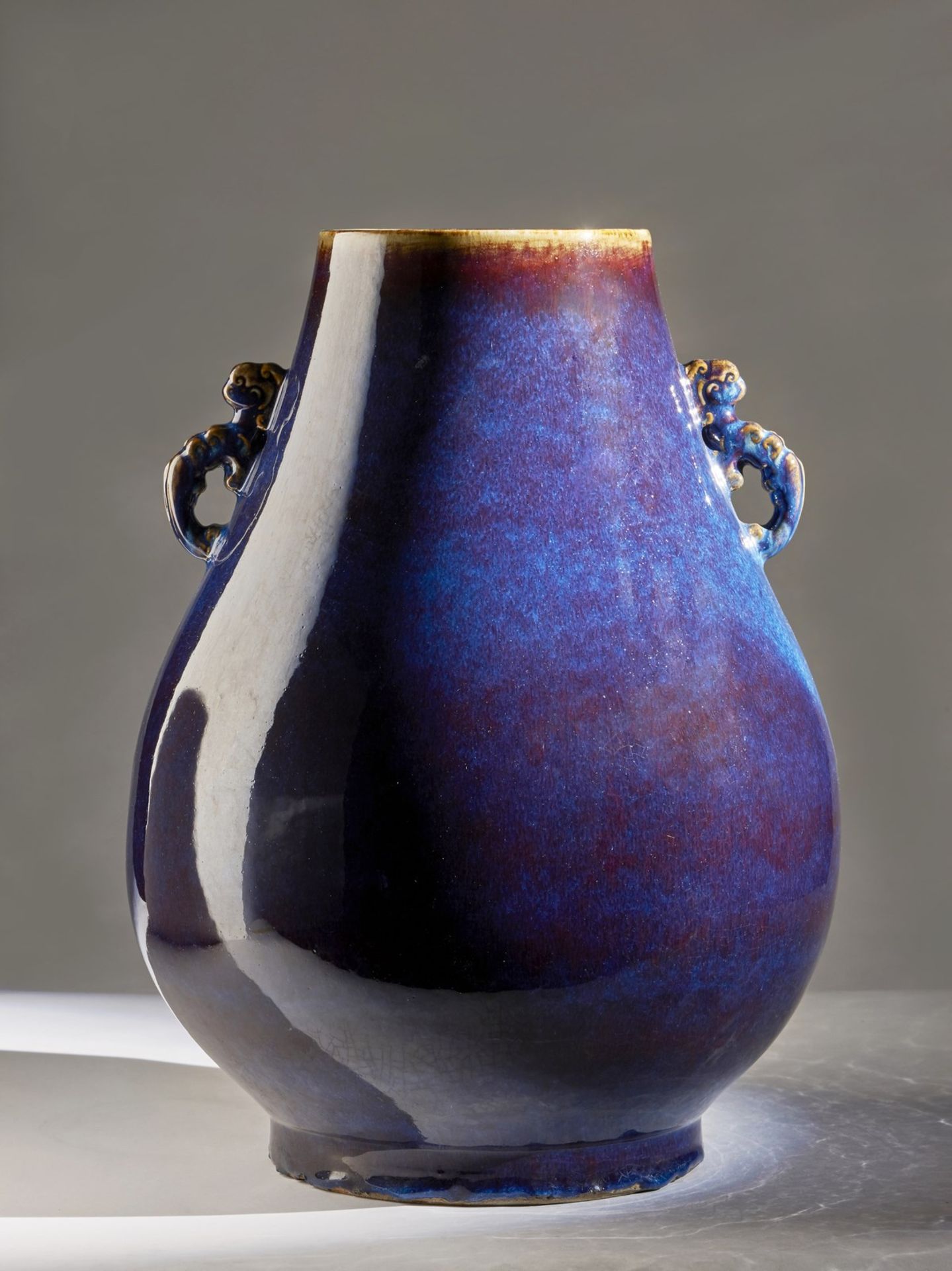 Arte Cinese A large flambè glazed hu shaped pottery vase bearing a four character zhuanshu mark at