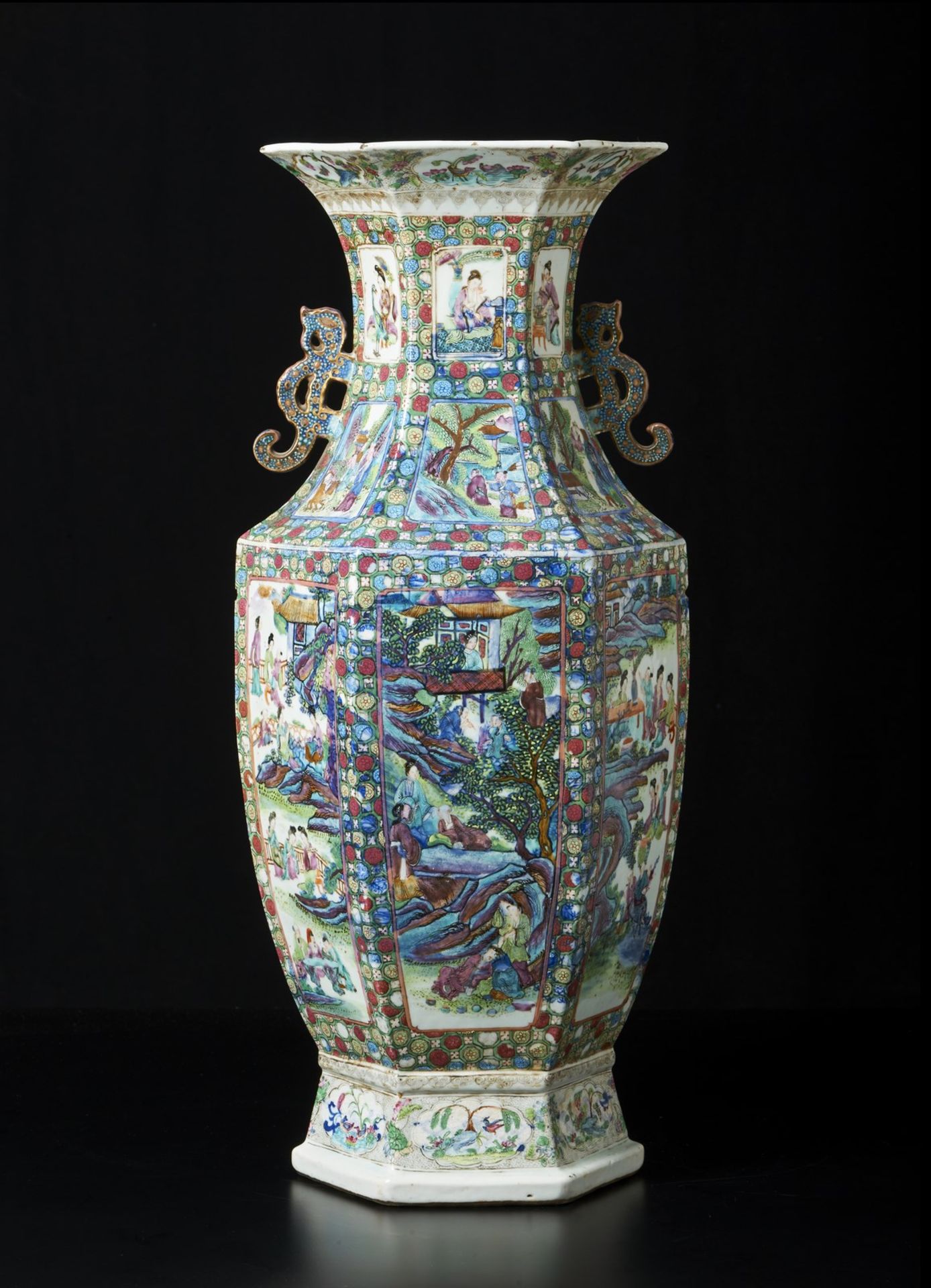 Arte Cinese A large hexagonal shaped Canton porcelain vase China, Qing dynasty, half 19th century . - Bild 3 aus 6