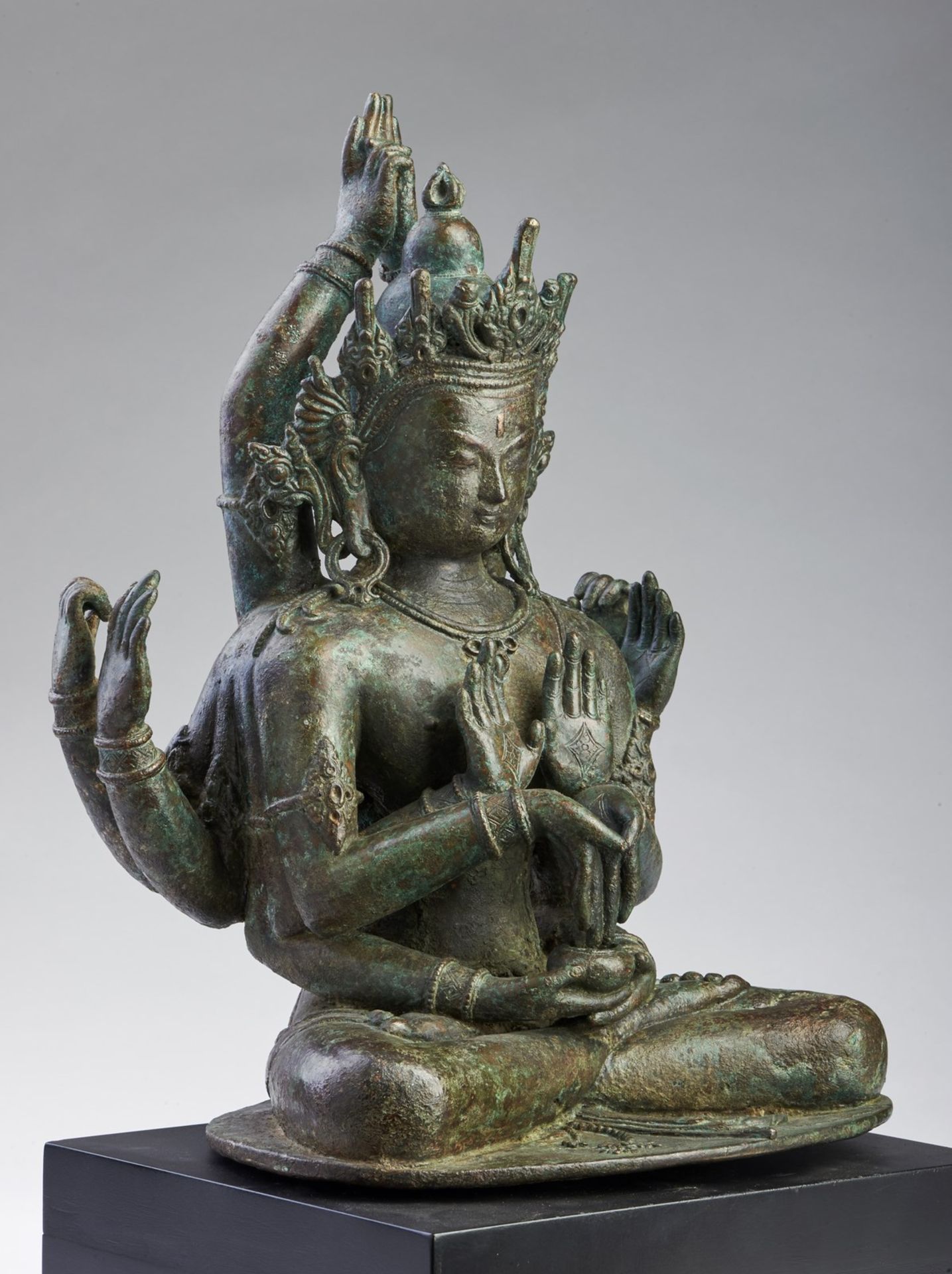 Arte Himalayana A rare large bronze figure of Manjushri NamasangitiNepal, 16th-17th century . - Bild 8 aus 10