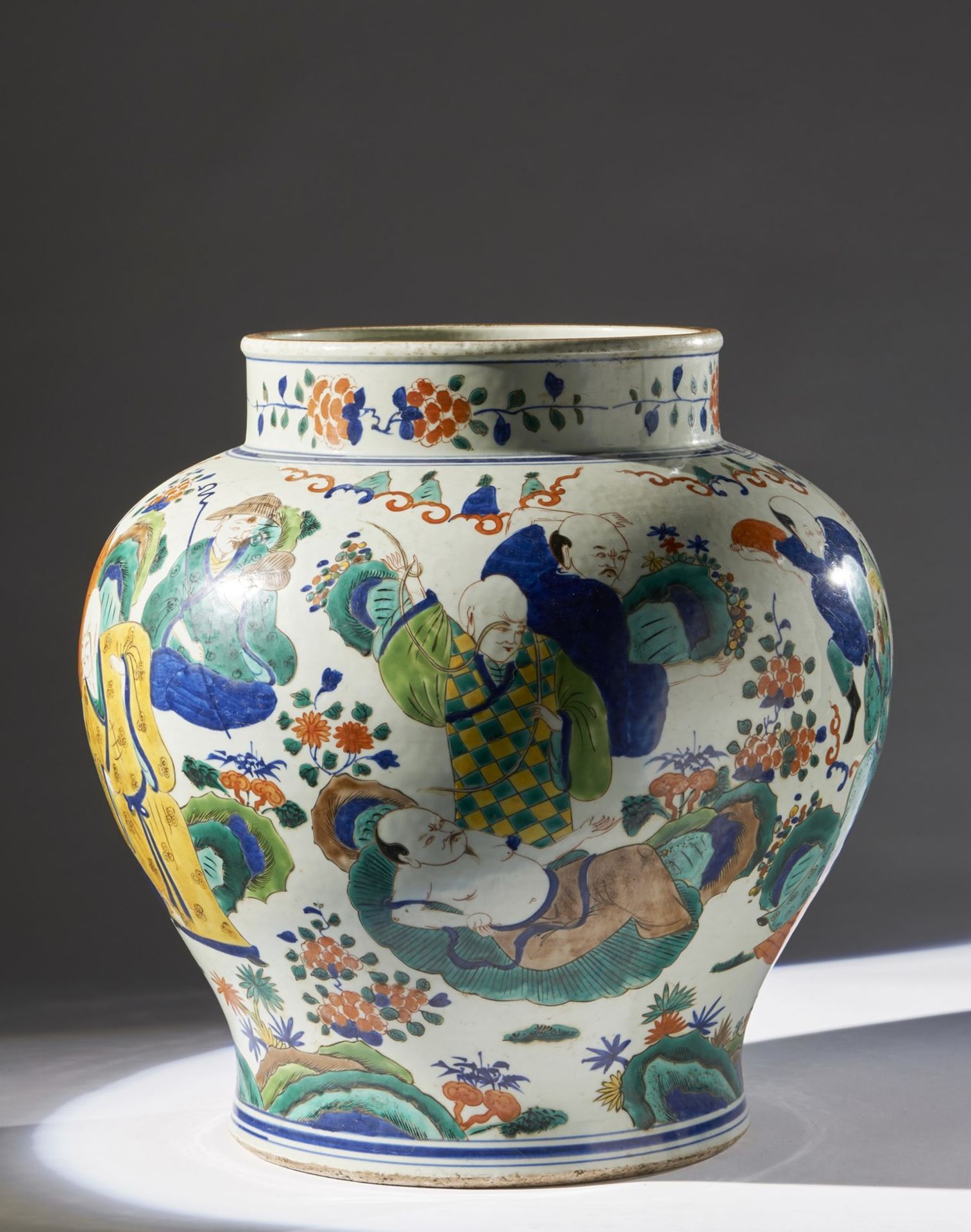 Arte Cinese A large wucai porcelain jar China, 20th century or earlier . - Bild 3 aus 5