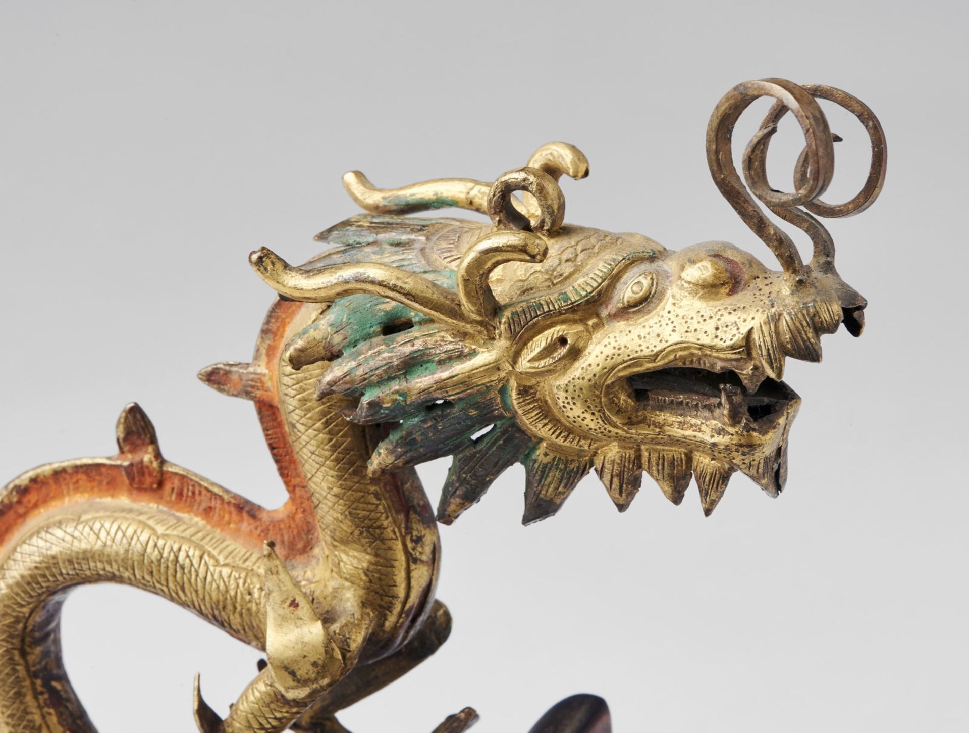 Arte Cinese A gilt bronze dragon China, Qing dynasty. - Bild 4 aus 6