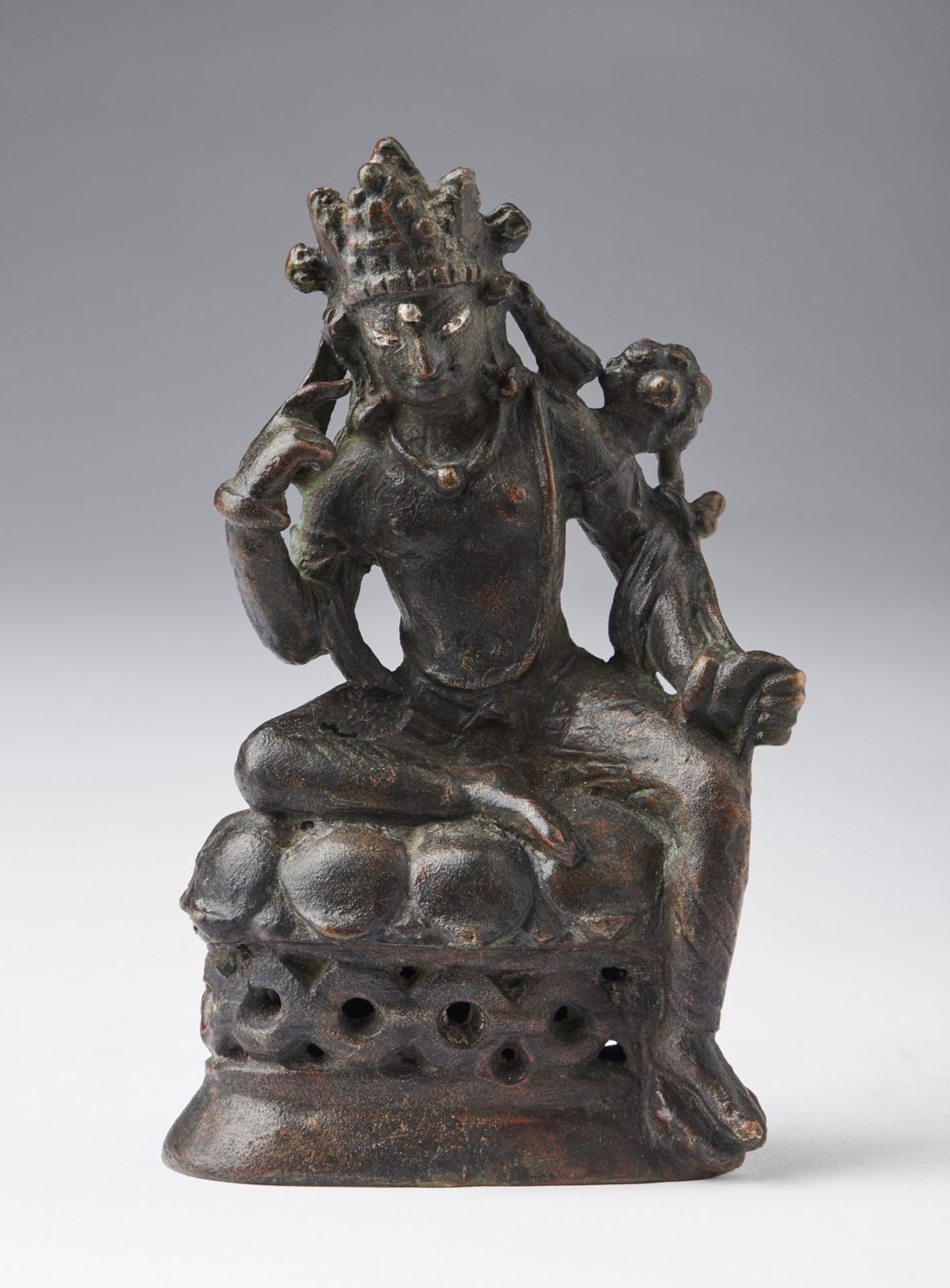 Arte Indiana An important bronze figure of meditating Avalokitesvara Pakistan, Swat valley, 7th cen - Bild 2 aus 6