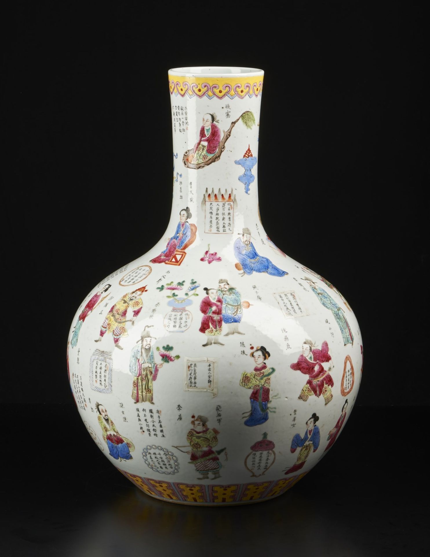 Arte Cinese A large tianchuping porcelain vase painted with characters and long inscriptionsChina, - Image 2 of 5