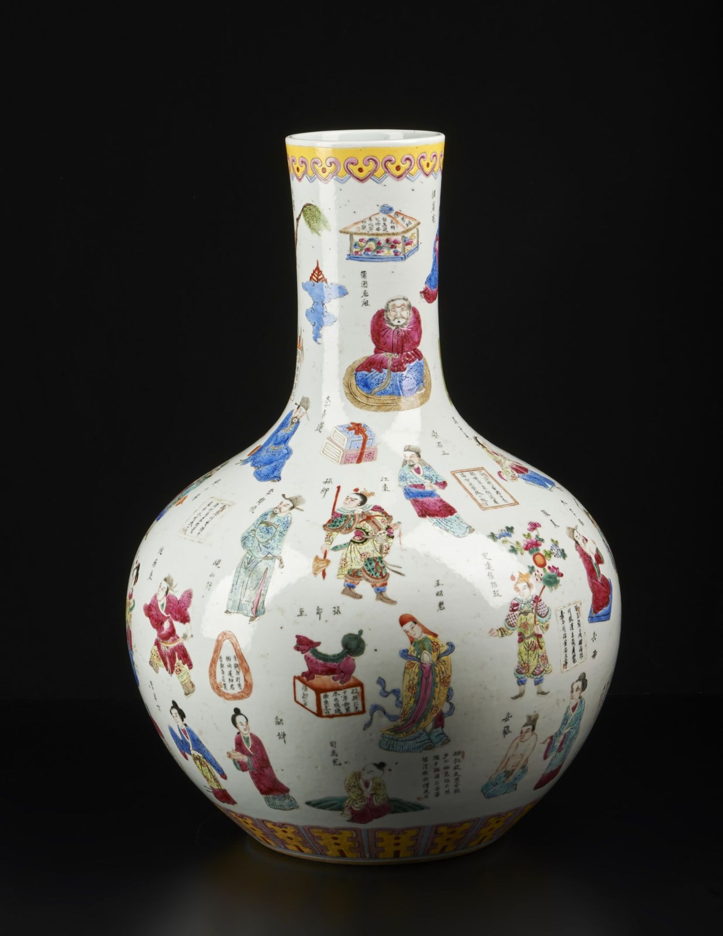 Arte Cinese A large tianchuping porcelain vase painted with characters and long inscriptionsChina,