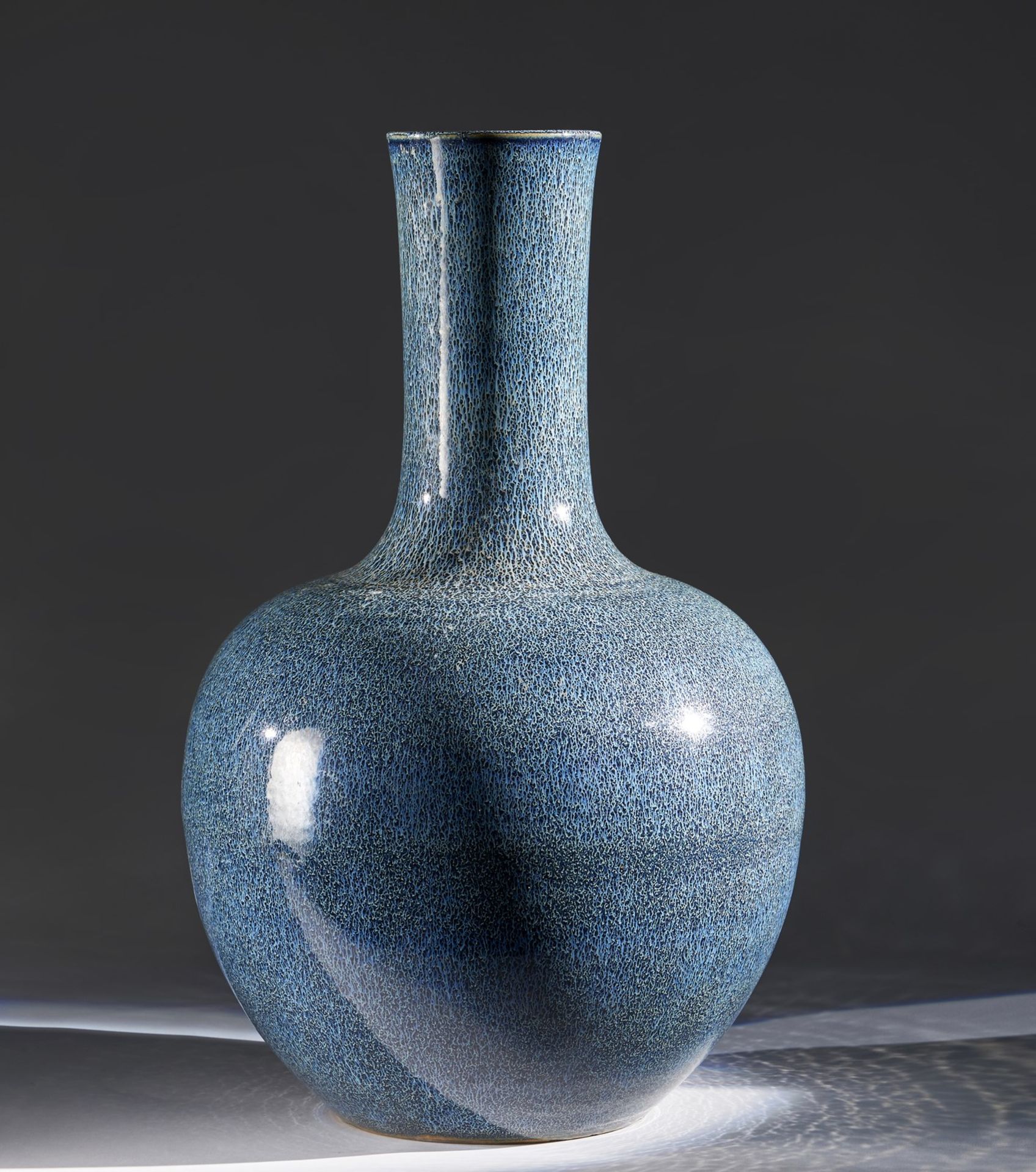 Arte Cinese A large Robin Egg glazed globular vase China, 20th century .