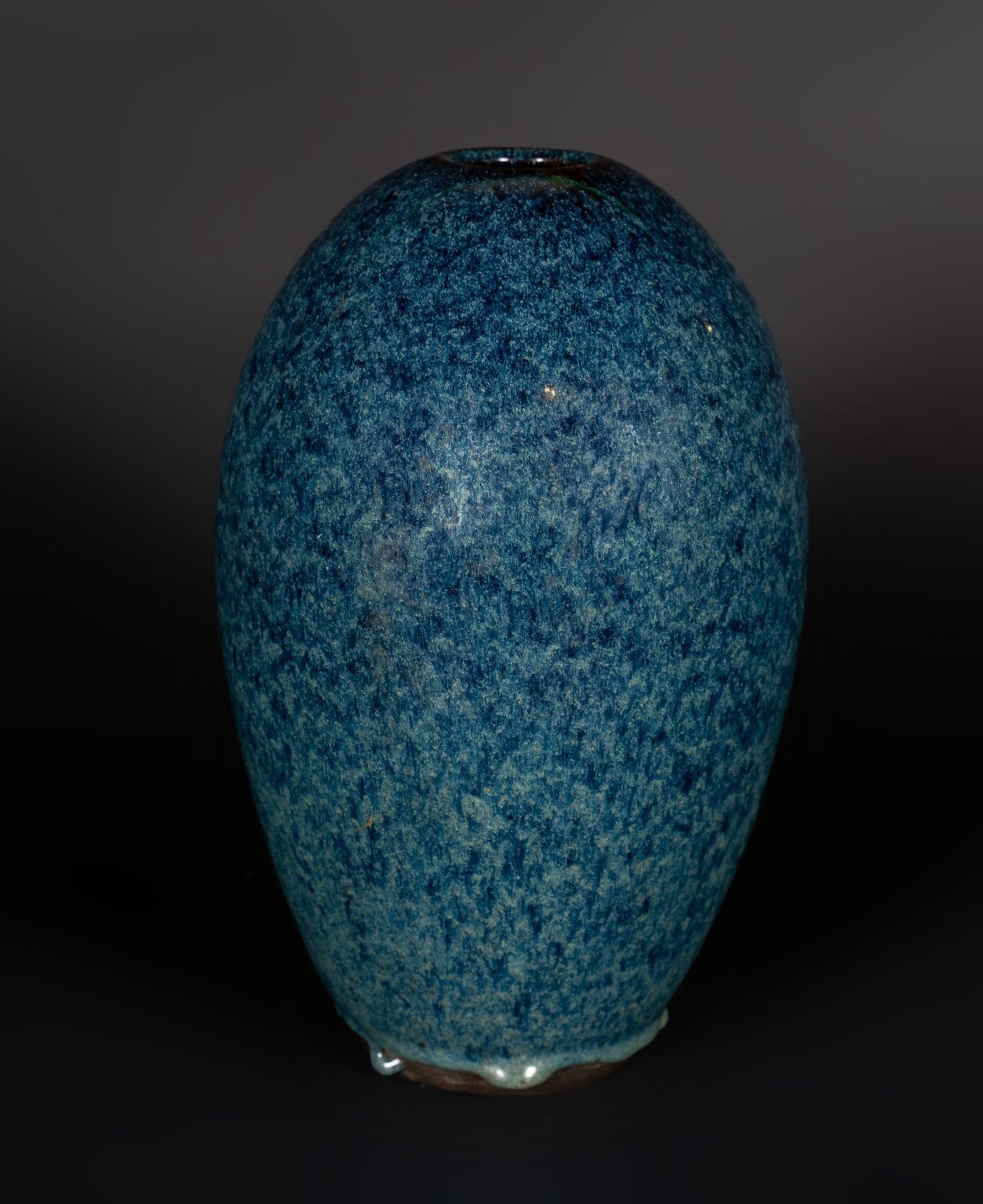 Arte Cinese A "robin egg" pottery oval vase bearing a four character mark engraved at the baseChina