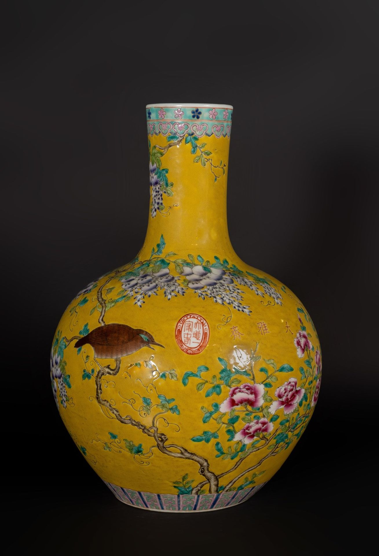 Arte Cinese A "Cixi-type" vase over yellow ground China, 20th century.