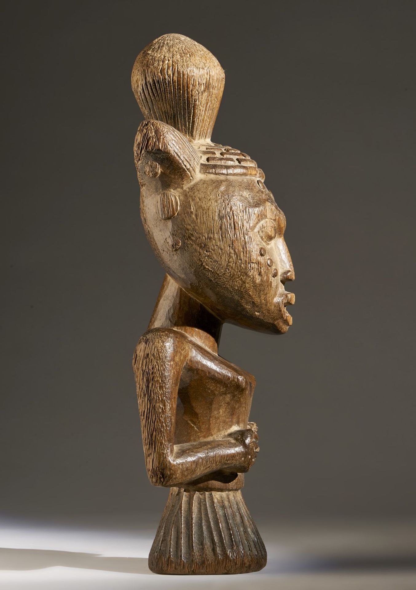 Arte africana Female figure, Yoruba (?)Nigeria. - Bild 3 aus 5