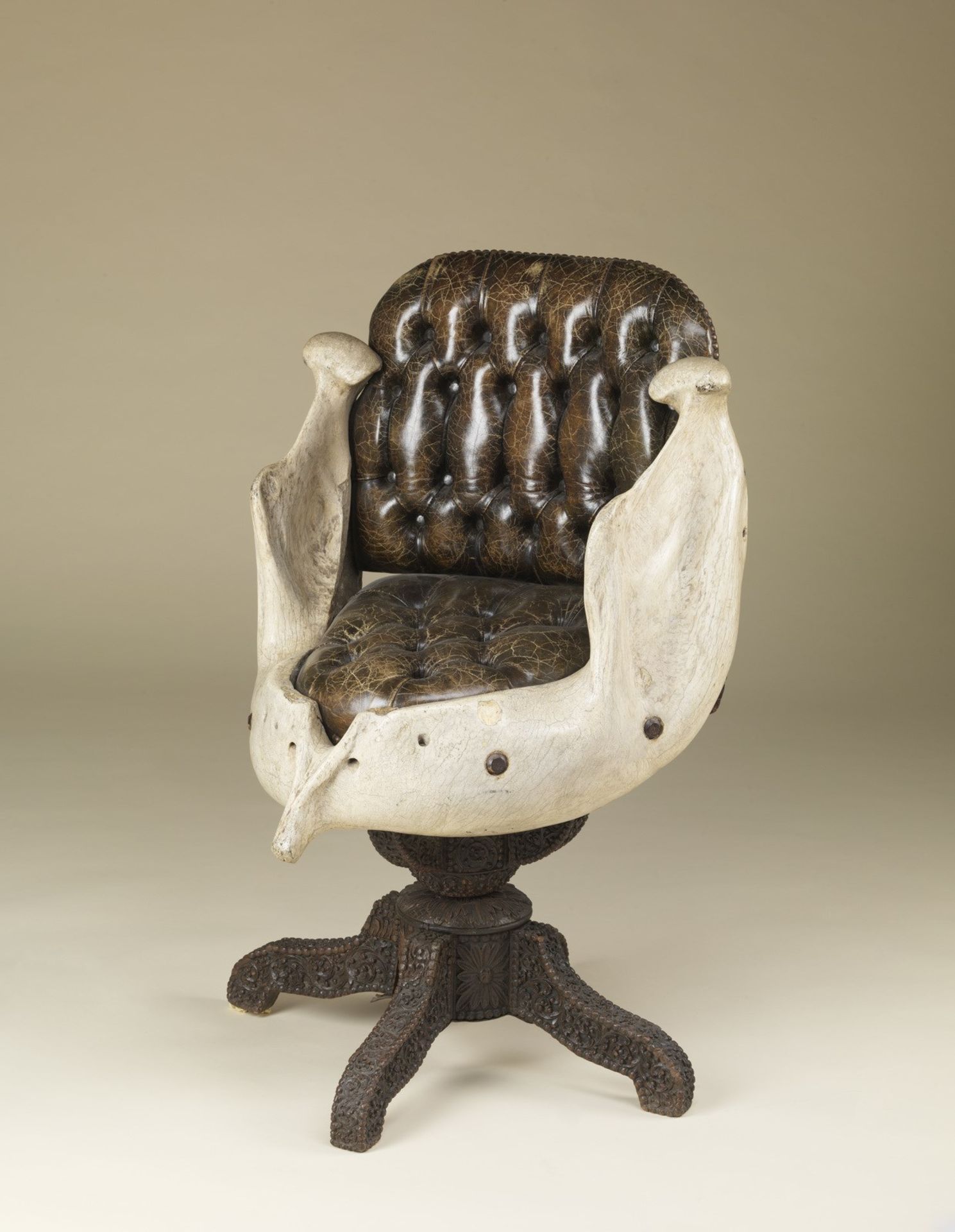 . A swivel armchair with elephant jaw England, 19th century . - Bild 4 aus 6