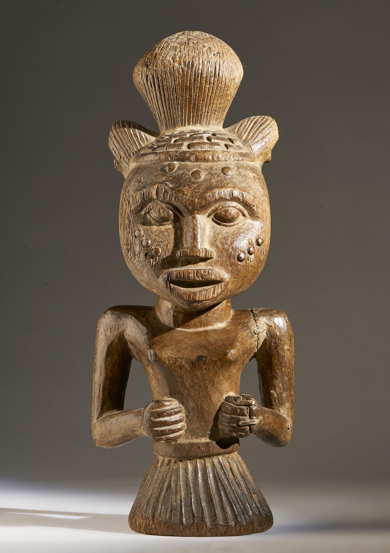 Arte africana Female figure, Yoruba (?)Nigeria.