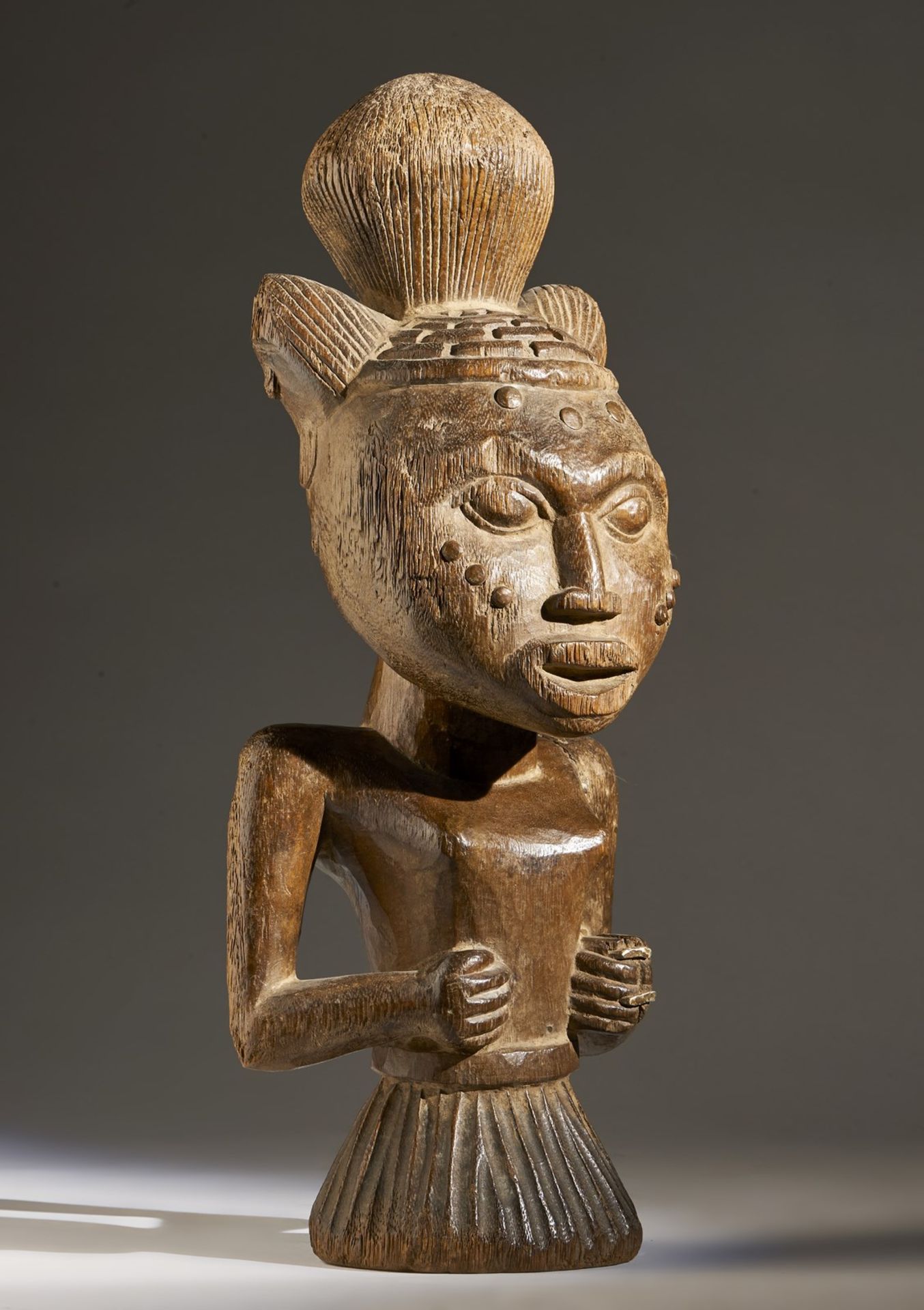 Arte africana Female figure, Yoruba (?)Nigeria. - Bild 2 aus 5
