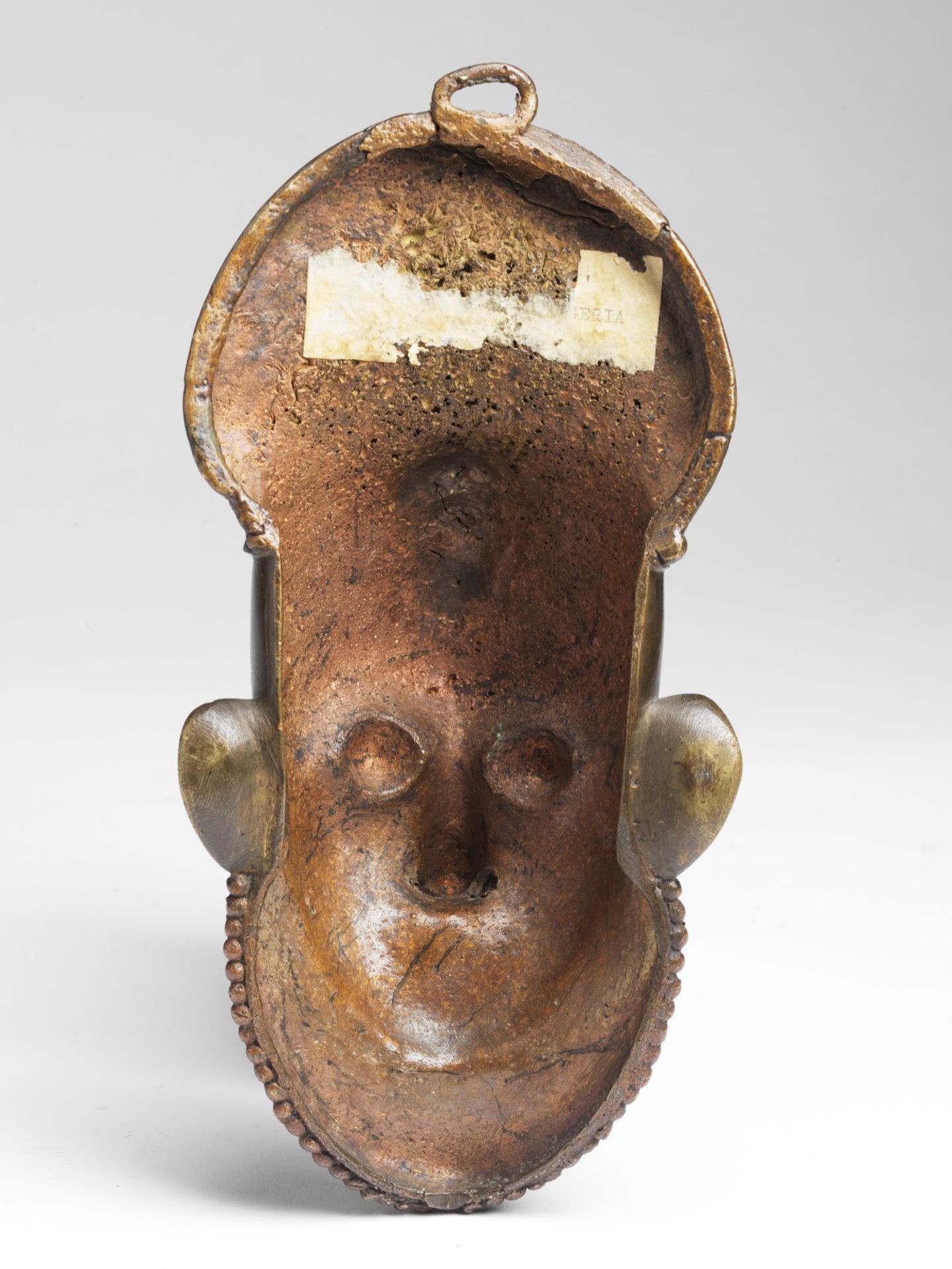 Arte africana Bronze mask, Bamum (?)Cameroon. - Image 2 of 2