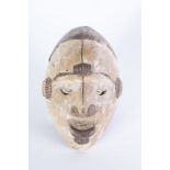 Arte africana “White girl” mask okoroshi oma, Ibo Nigeria .