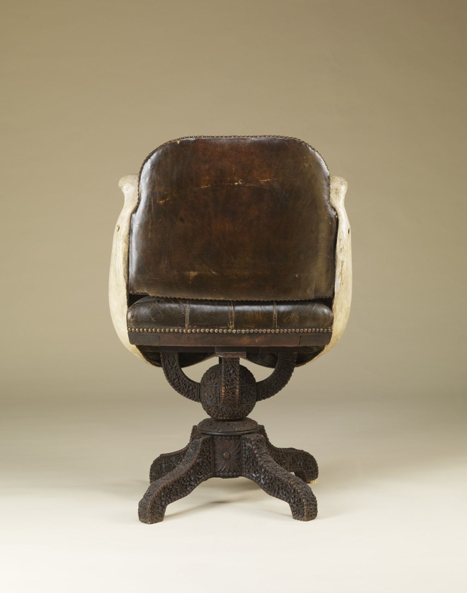 . A swivel armchair with elephant jaw England, 19th century . - Bild 5 aus 6