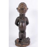 Arte africana Prisoner sculpture, YombeD.R. Congo.