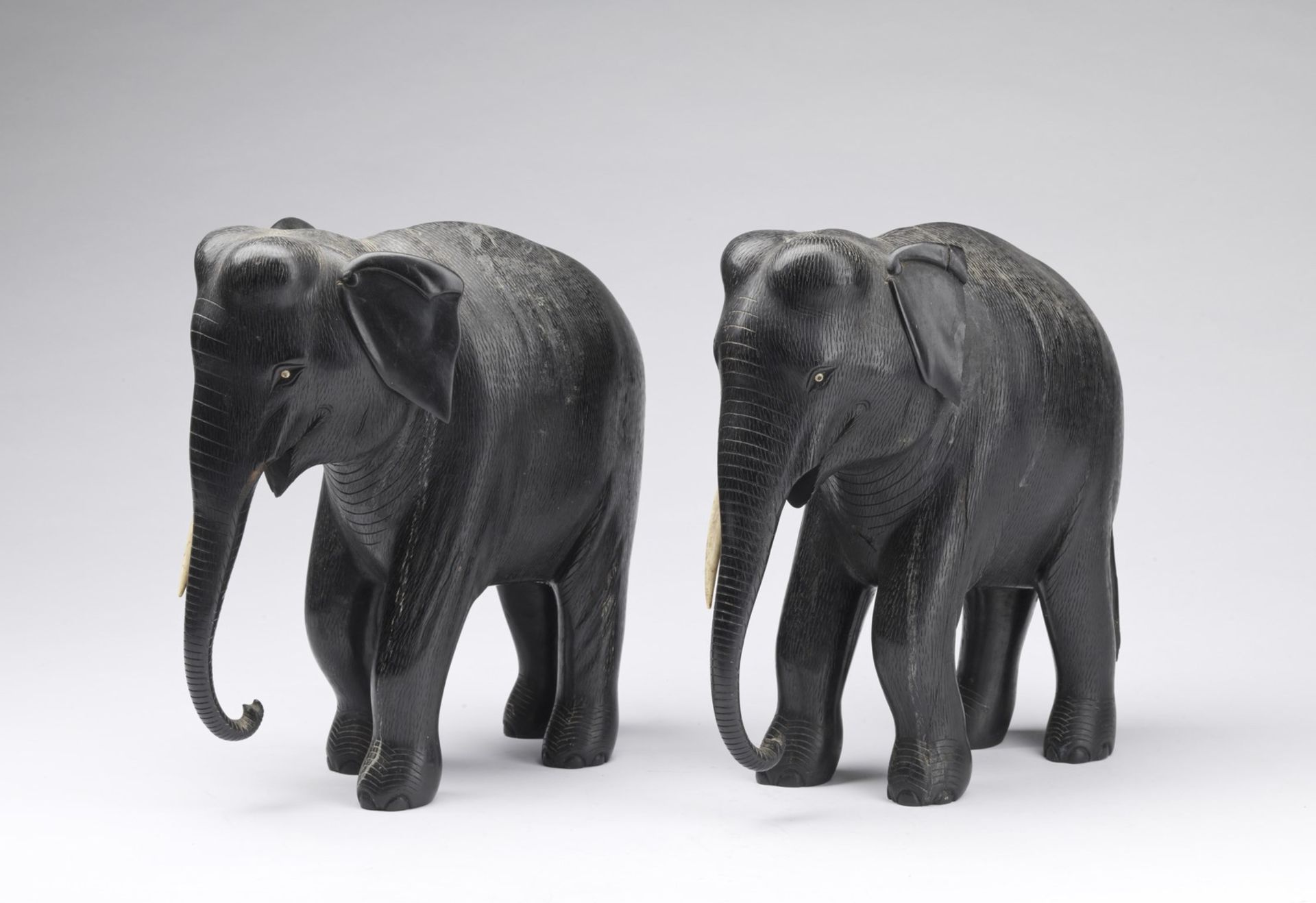 Naturalia A pair of ebony elephant shaped bookends India 19th century . - Image 2 of 4