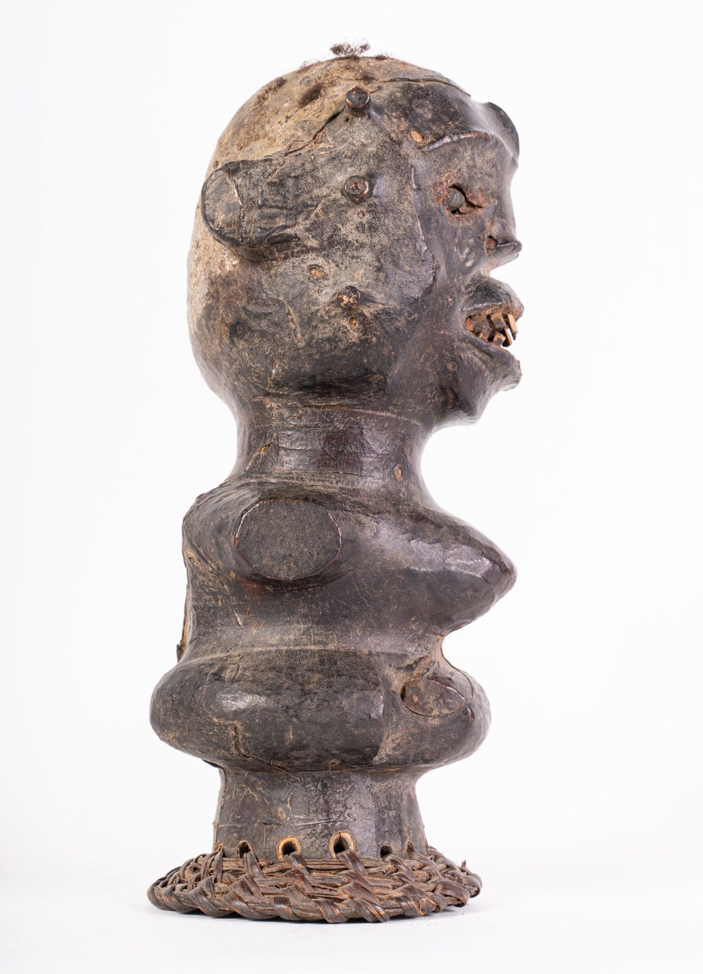 Arte africana Leather headdress, EkoiNigeria. - Bild 2 aus 4