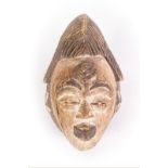 Arte africana Okuyi white mask, Punu Gabon .