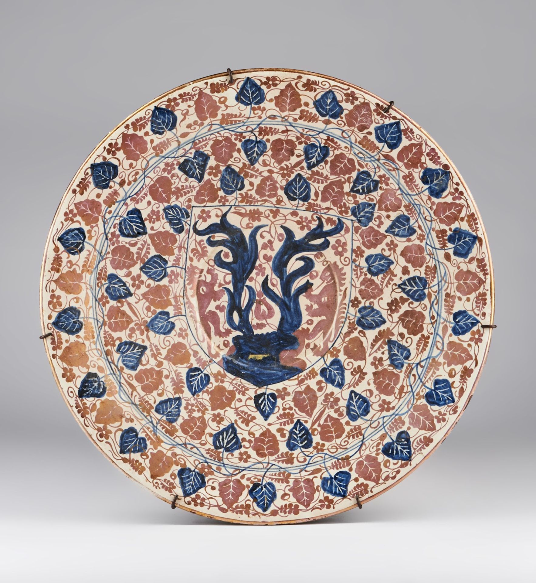 Arte Islamica A Hispano Moresque lustre pottery charger Spain, 19th century .