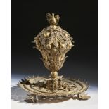 Arte Indiana A gilded silver filigree goblet shaped openable boxIndia, 19th century .