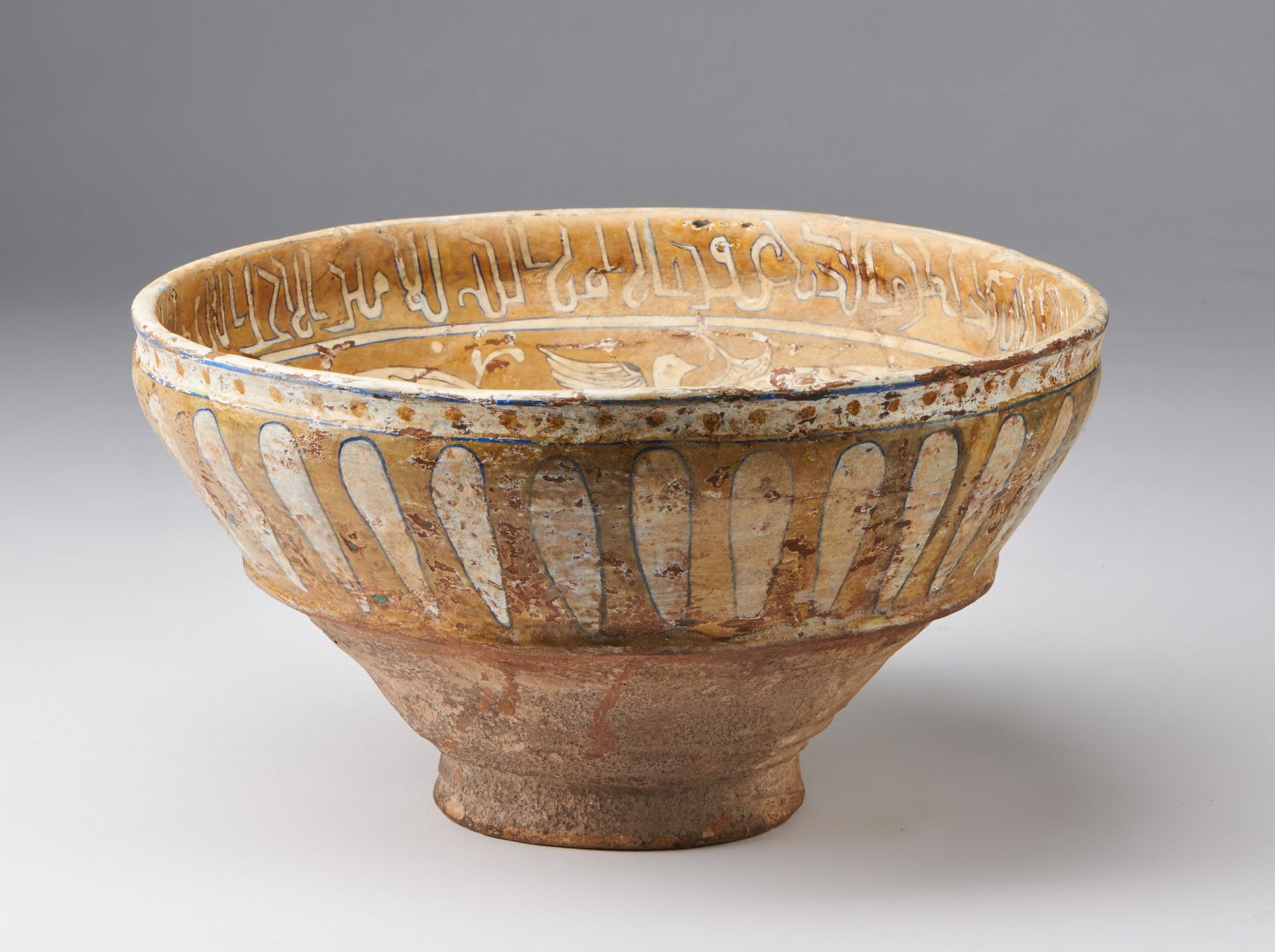 Arte Islamica A large minai pottery bowl Persia, 13th century .