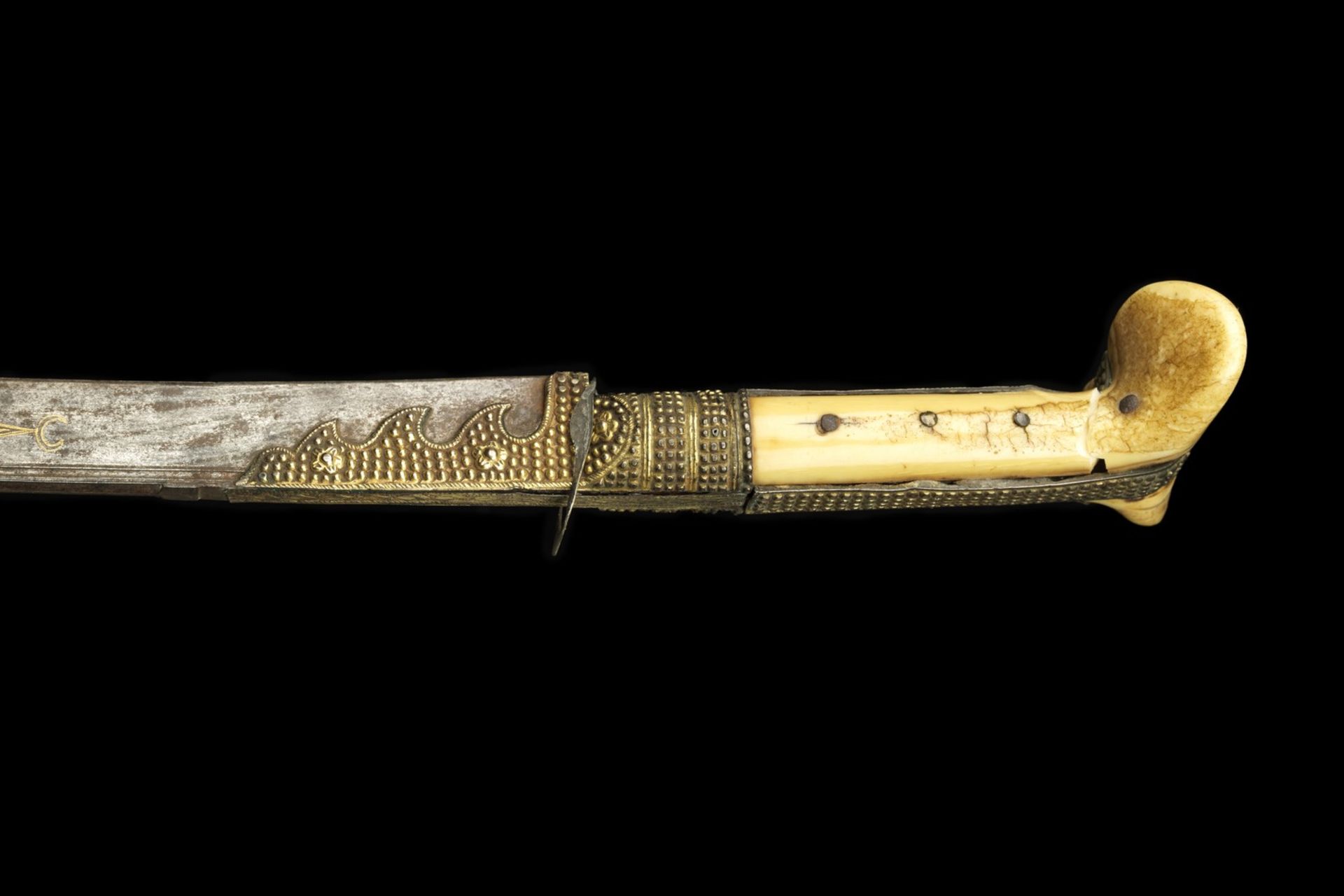 Arte Islamica An Ottoman Yataghan with bone handle and gilded decorated bladePossibly Turkey, 19th - Image 4 of 4