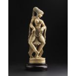 Arte Indiana An ivory figure of a lady India, possibly Deccan, early 20th century .