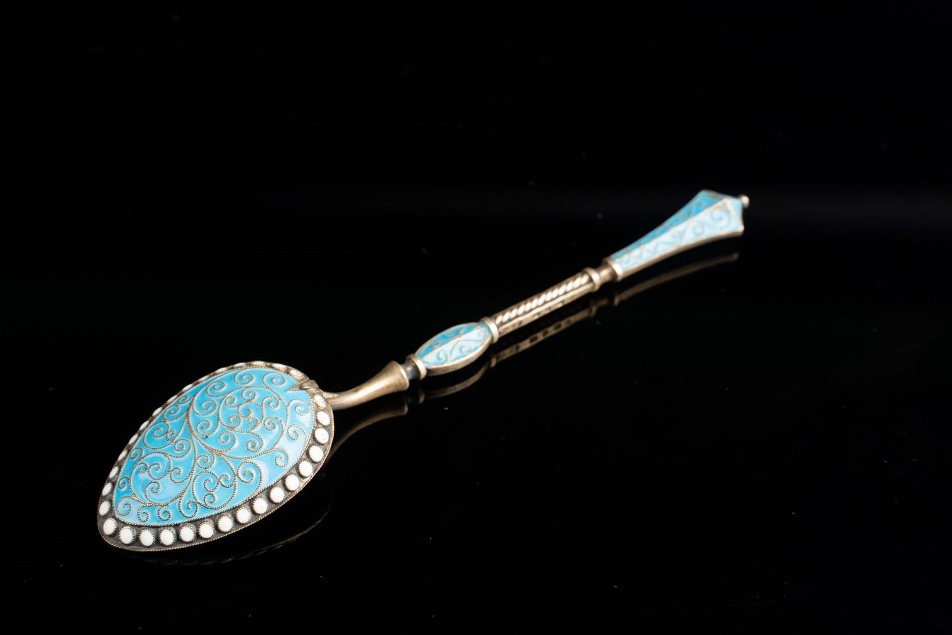 Arte Islamica A set of six vermail silver turquoise enamelled teaspoons marked David Andersen Norwa - Image 3 of 3