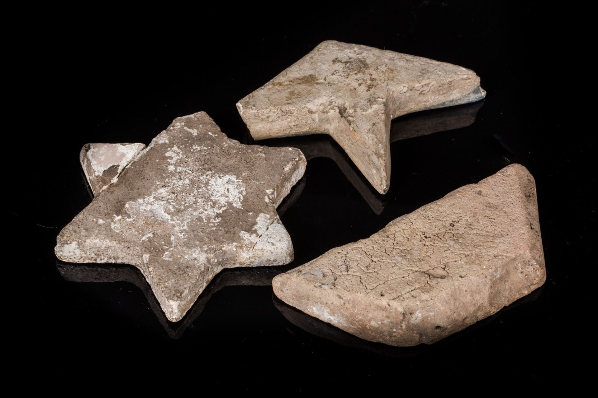 Arte Islamica A lot composed of three Islamic star tile fragmentsIran, 12th - 14th century . - Bild 4 aus 4