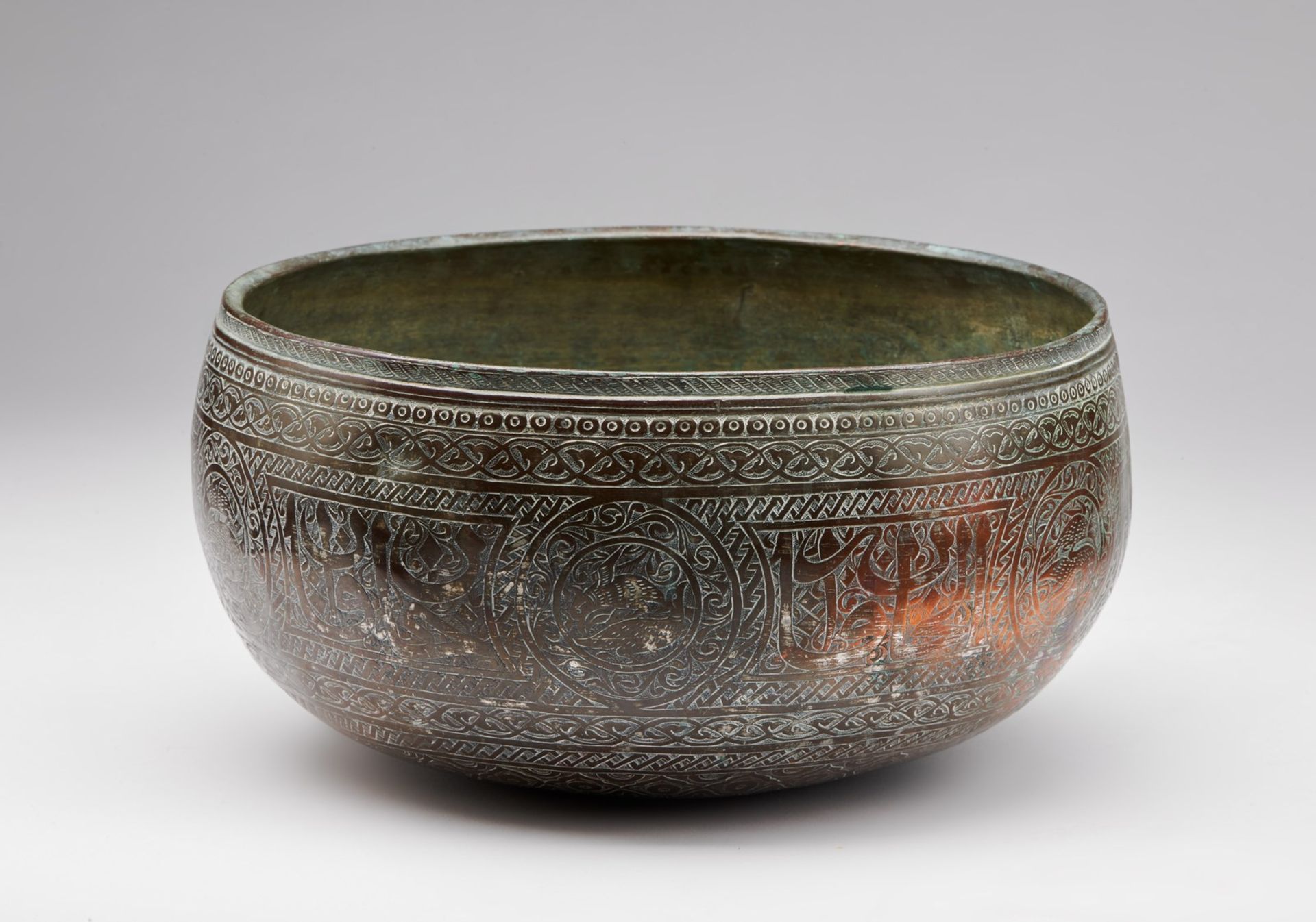 Arte Islamica A tinned copper bowl with inscriptions Iran, 18th - 19th century .