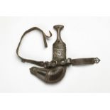 Arte Islamica A Jambiya with silver repoussé fittings Yemen, 19th century .