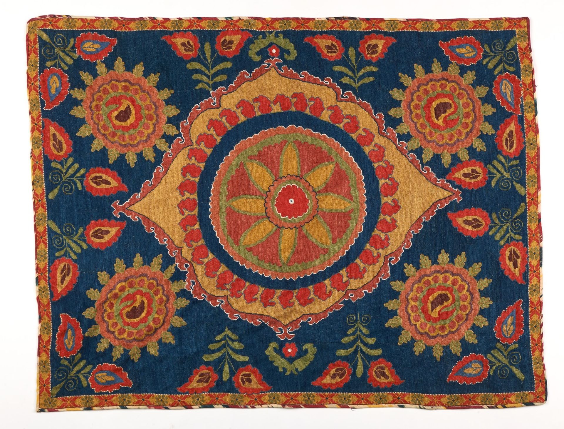 Arte Islamica A silk embroidered textile decorated with flowers Central Asia, Uzbekistan, 19th cent
