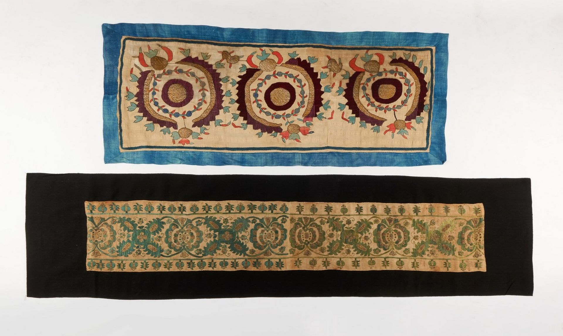 Arte Islamica Two Ottoman hammam textiles embroidered with large flowers Silk thread on linen.