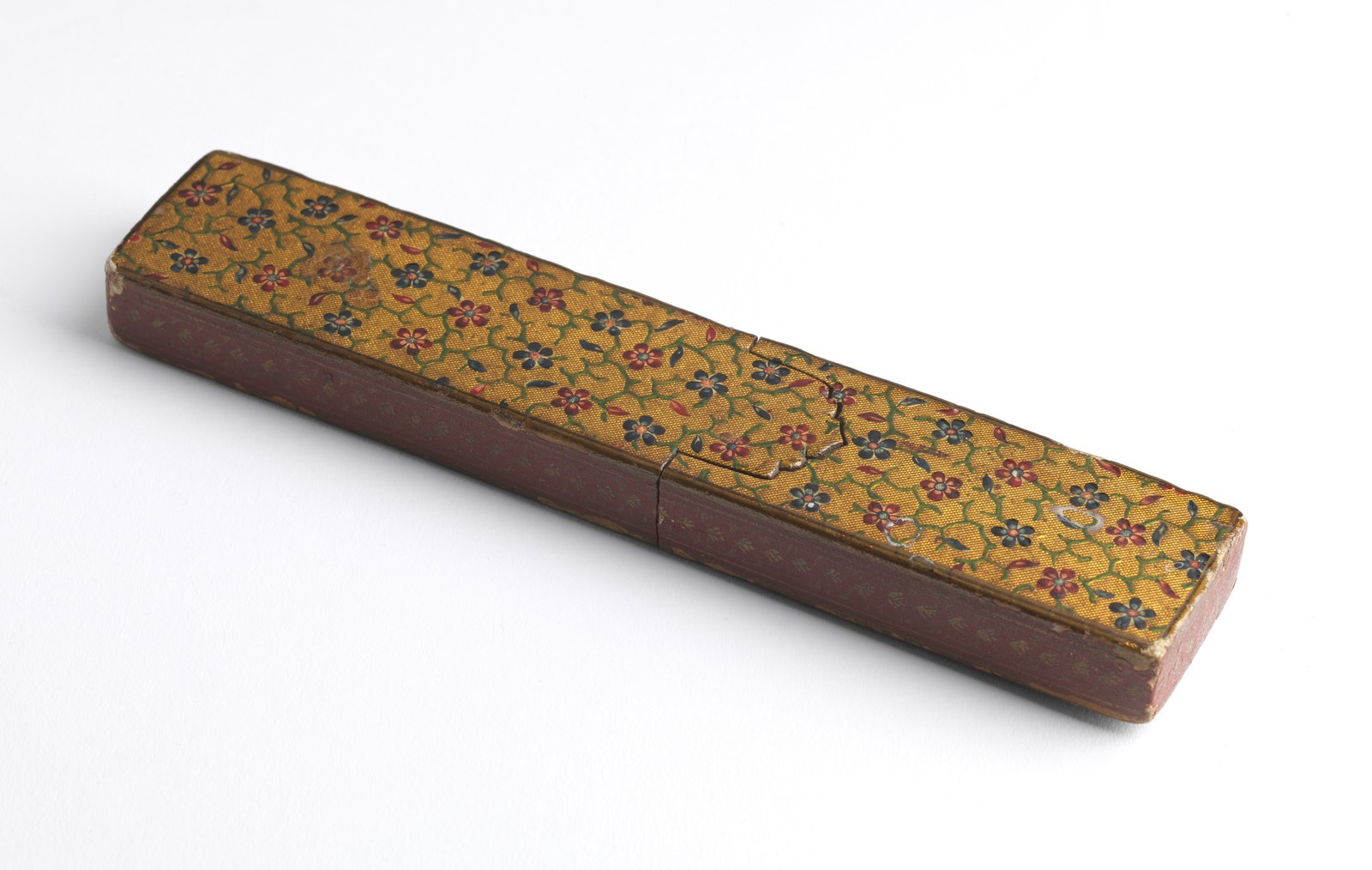 Arte Islamica A lacquered papier machè spectacle case or pen box Iran, 19th century .