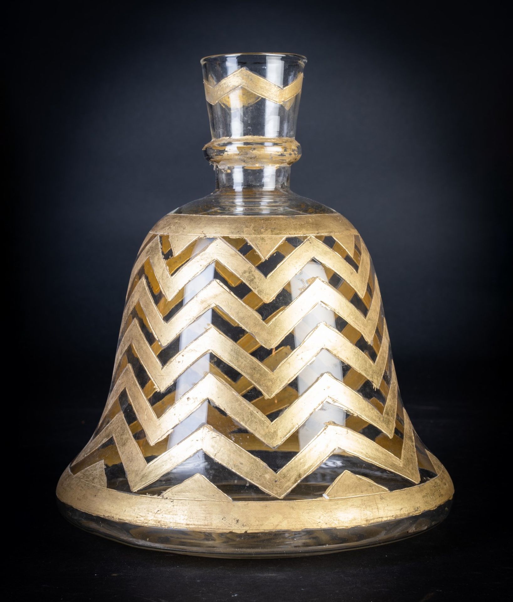 Arte Indiana A Mughal bell shaped glass huqqa base decorated with gilded chevrons India, 19th centu