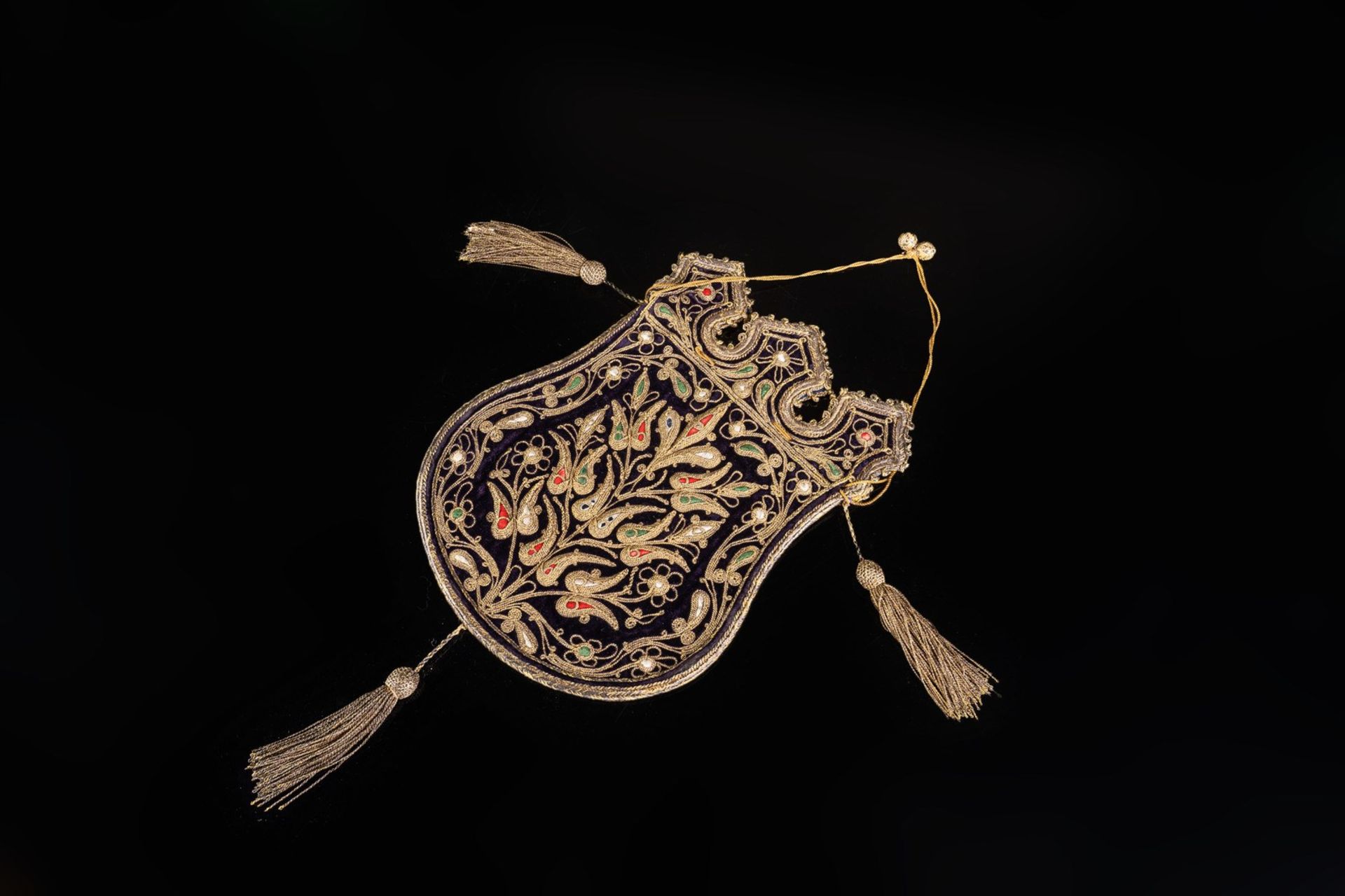 Arte Islamica An Ottoman velvet purse embroidered with flowersOttoman Empire, possibly Greece, 18th