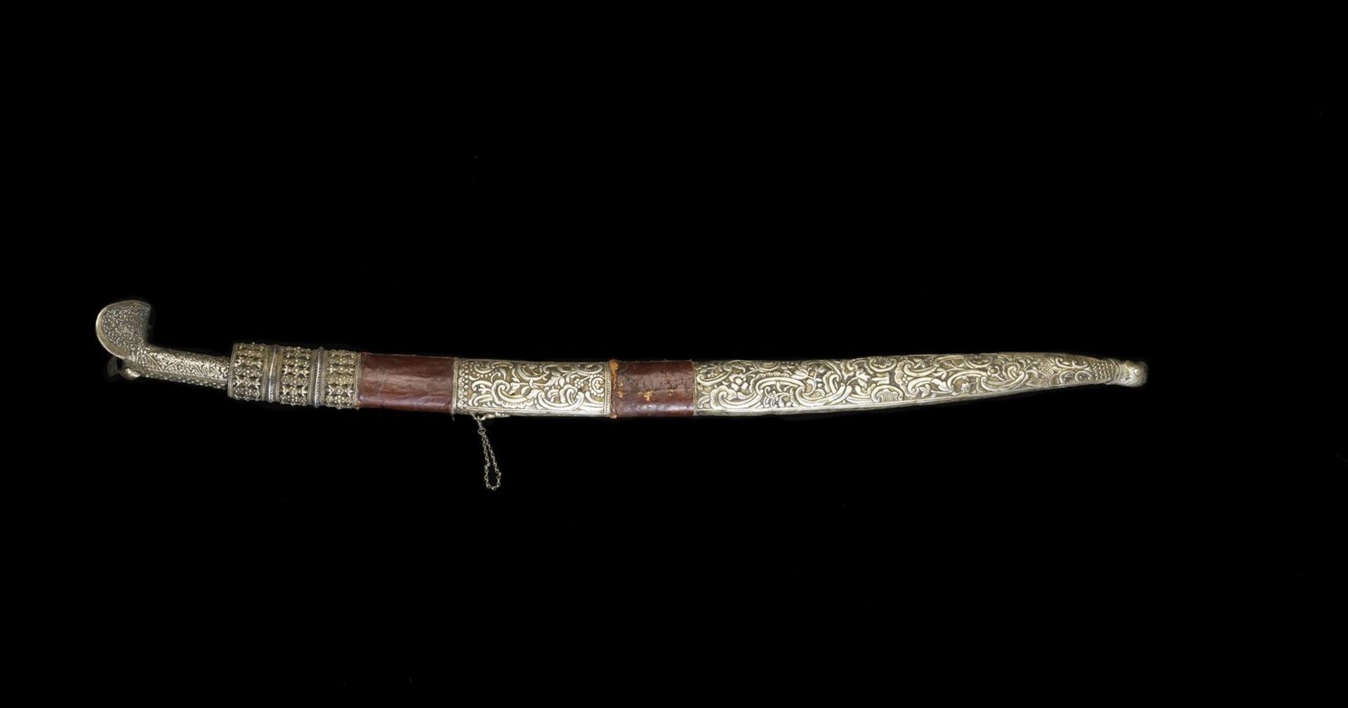 Arte Islamica An Ottoman silver embossed Yataghan sword with decorated blade Caucasus or Turkey (?)