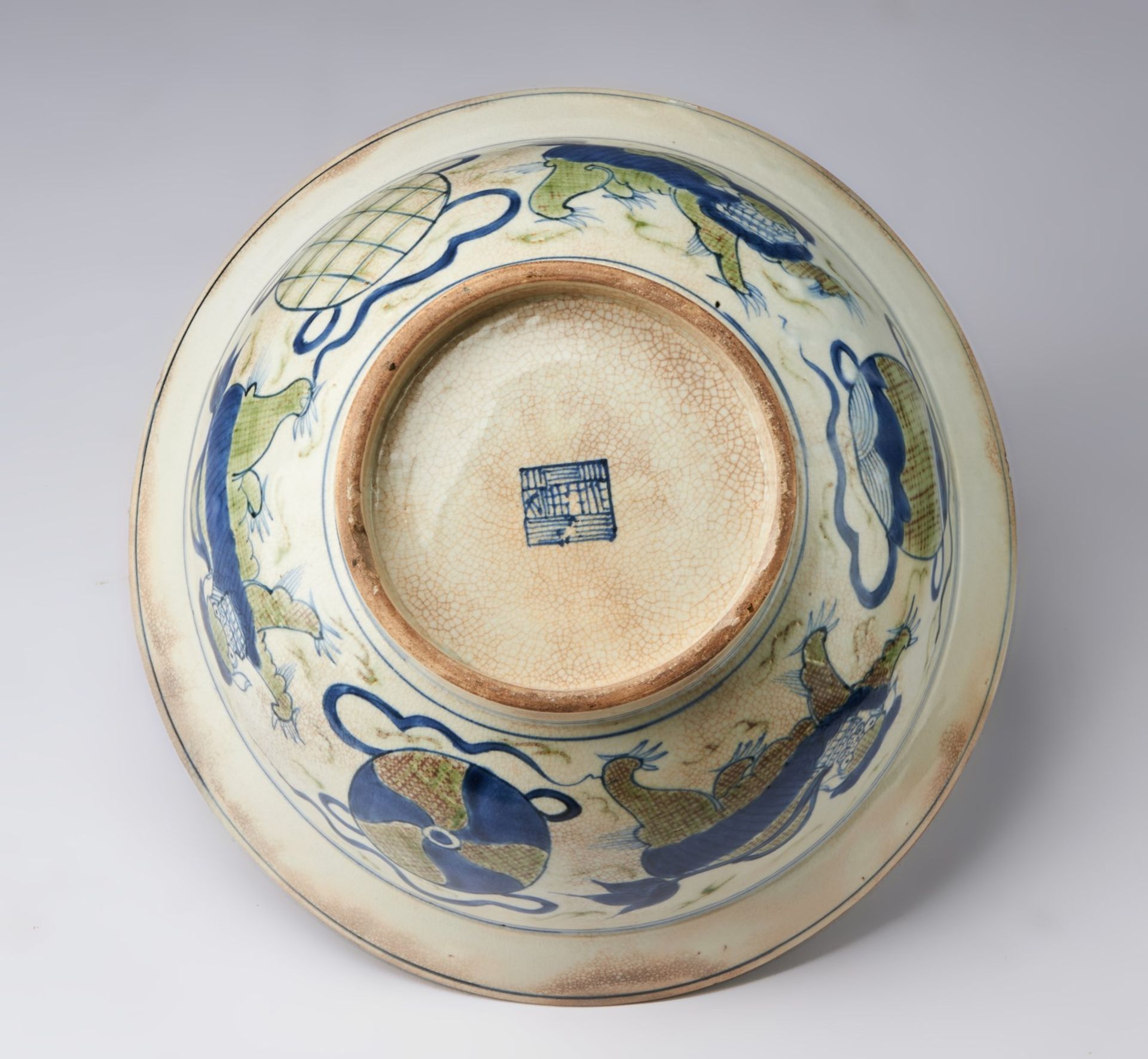 Arte Islamica A Ming Chinese style pottery bowl Possibly Safavid Iran, 17th century . - Bild 4 aus 4