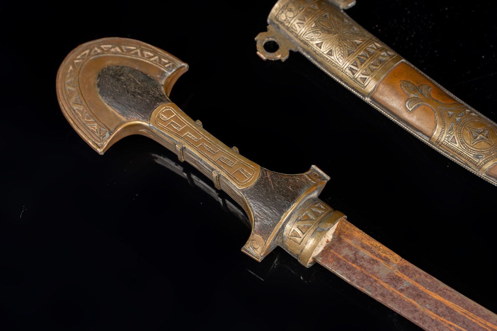 Arte Islamica Dagger with inlaid metal scabbard Africa, 19th - 20th century . - Bild 4 aus 4