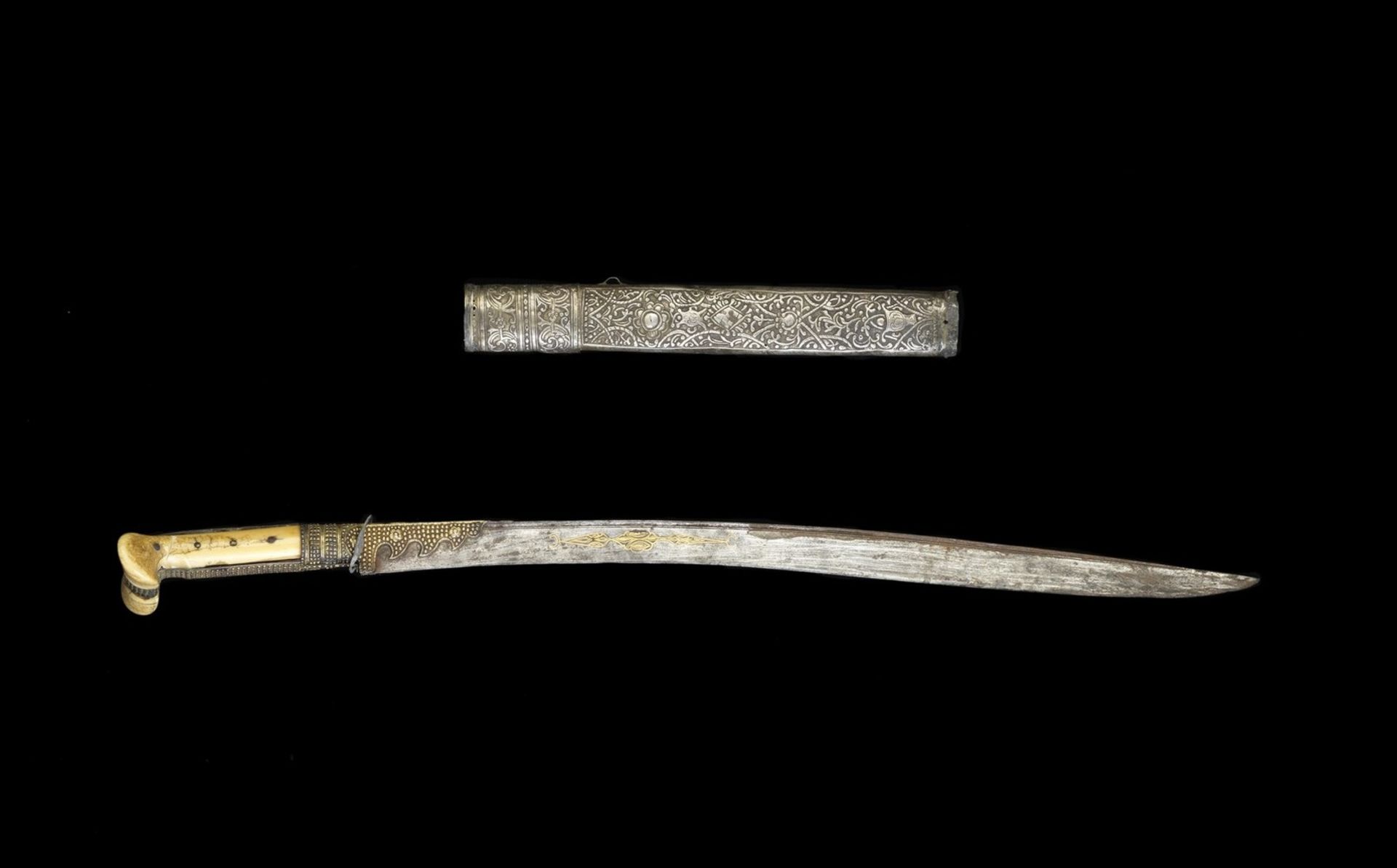 Arte Islamica An Ottoman Yataghan with bone handle and gilded decorated bladePossibly Turkey, 19th - Image 2 of 4