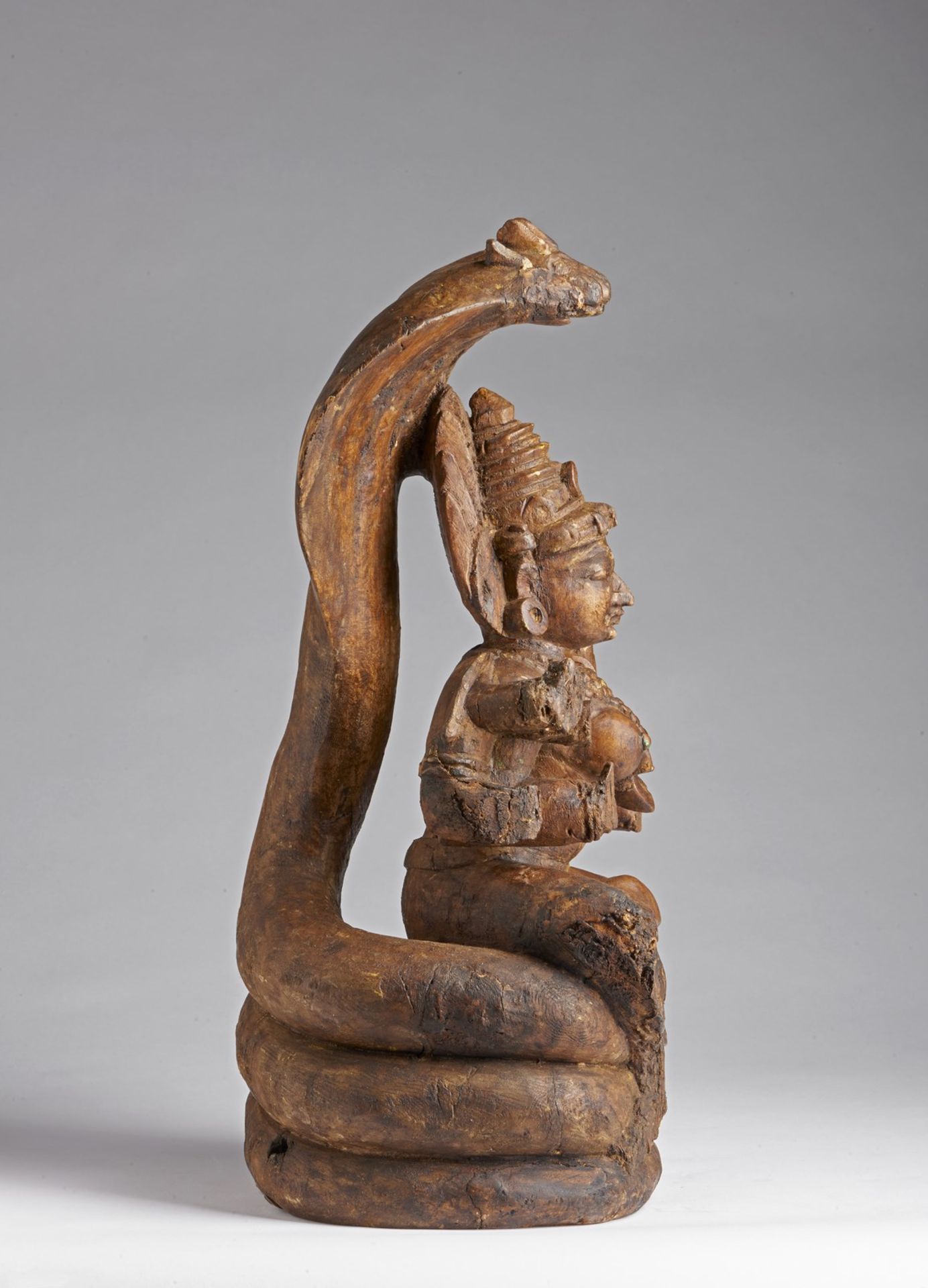 Arte Indiana A wooden carved figure of Padmavati with nagaIndia, Nayak, 18th century . - Bild 2 aus 6