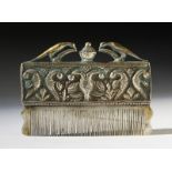 Arte Indiana A silver comb decorated with birds in relief India, 19th century .