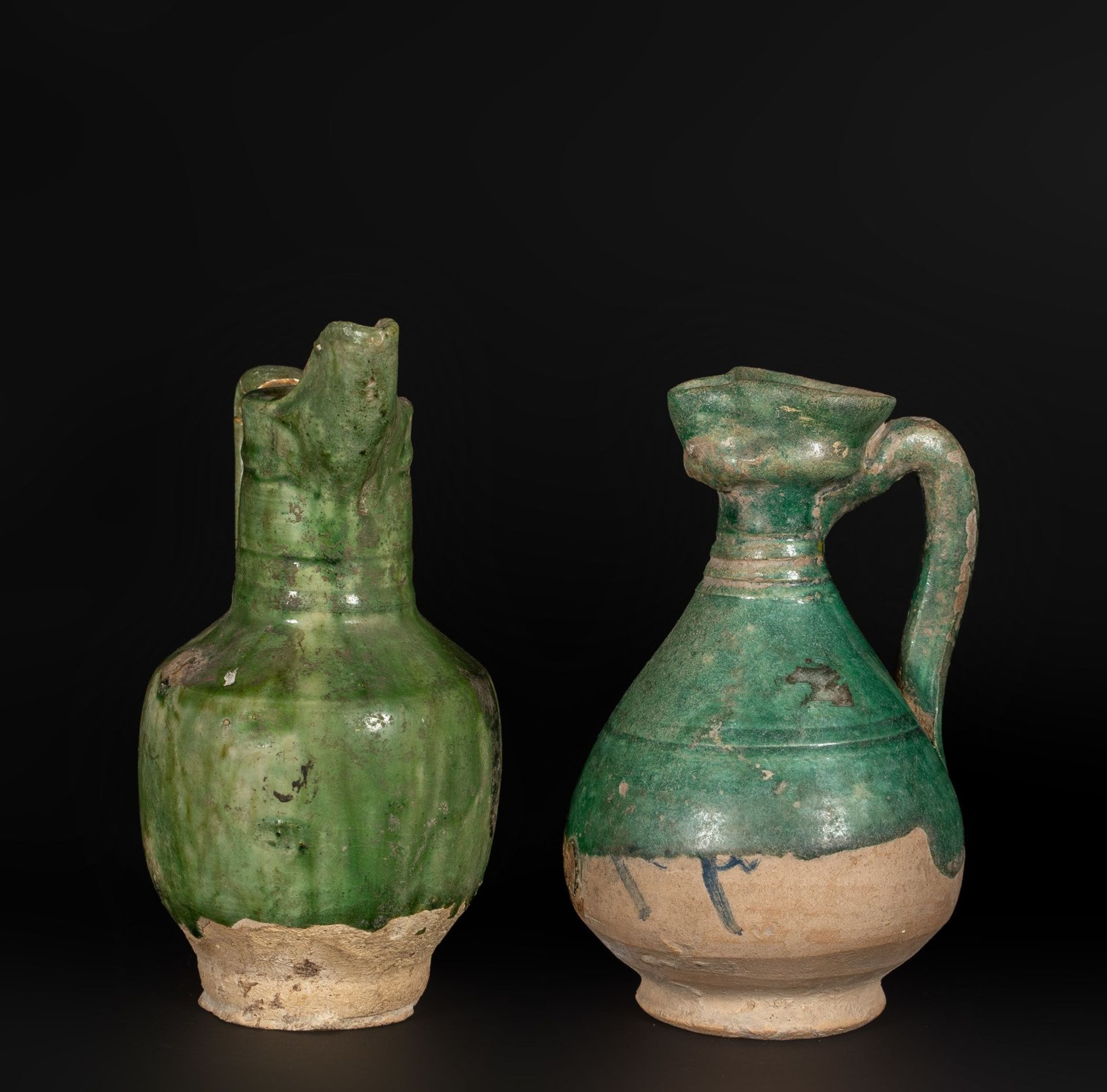 Arte Islamica A group of four pottery itemsIran, Kashan or Amol and/or Spain, 13th-19th century (?) - Bild 2 aus 4