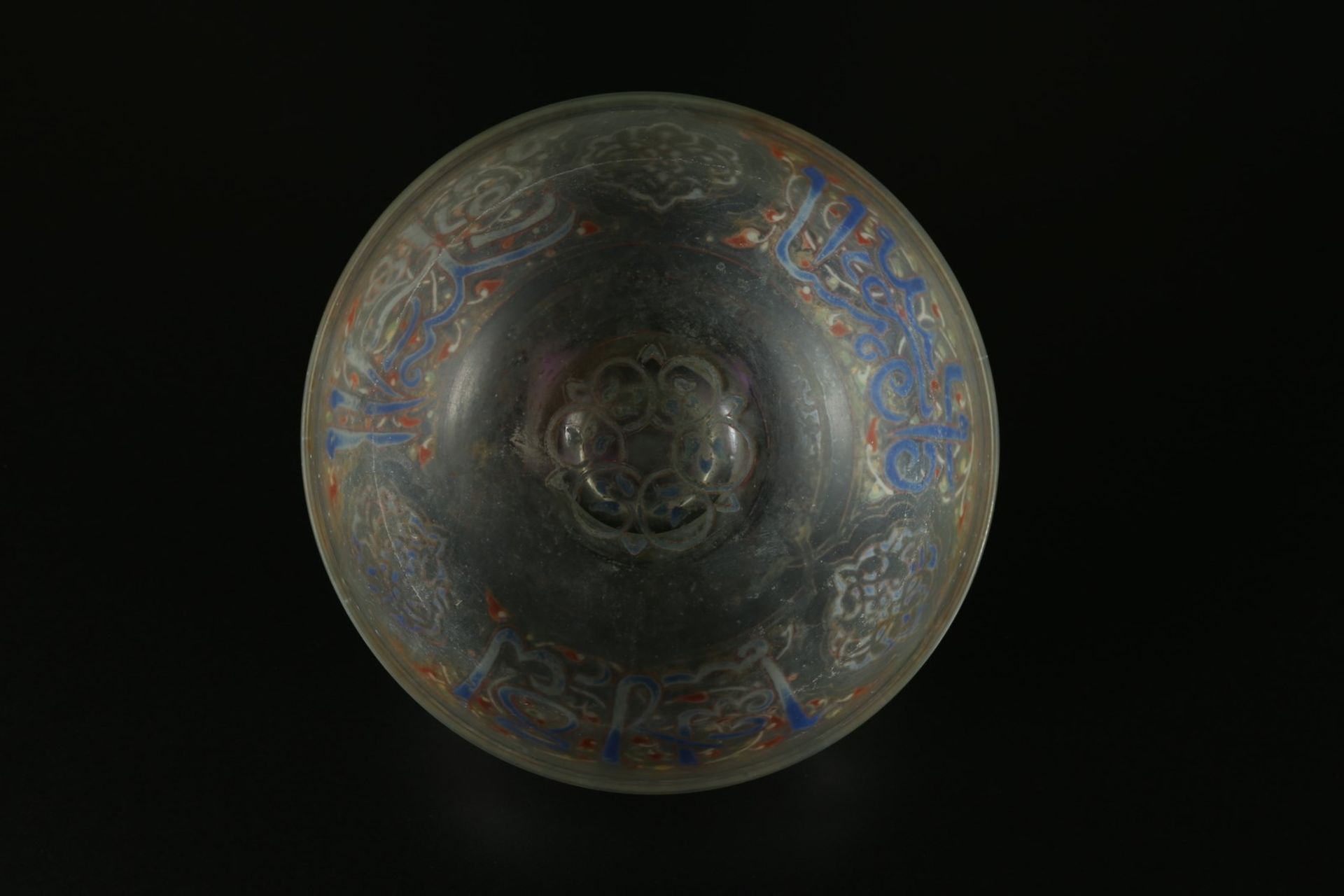 Arte Islamica An Islamic enamel glass bowl 19th century or earlier . - Bild 2 aus 4