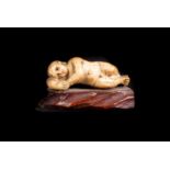 Arte Indiana An ivory carved figure of baby Jesus Christ India, Goa, 18th century .